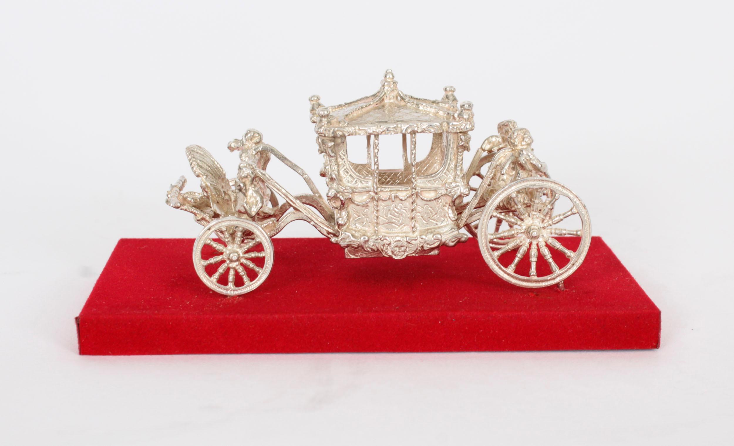 Fine XX secolo Modellino d'argento d'epoca della carrozza dell'incoronazione della regina XX secolo in vendita