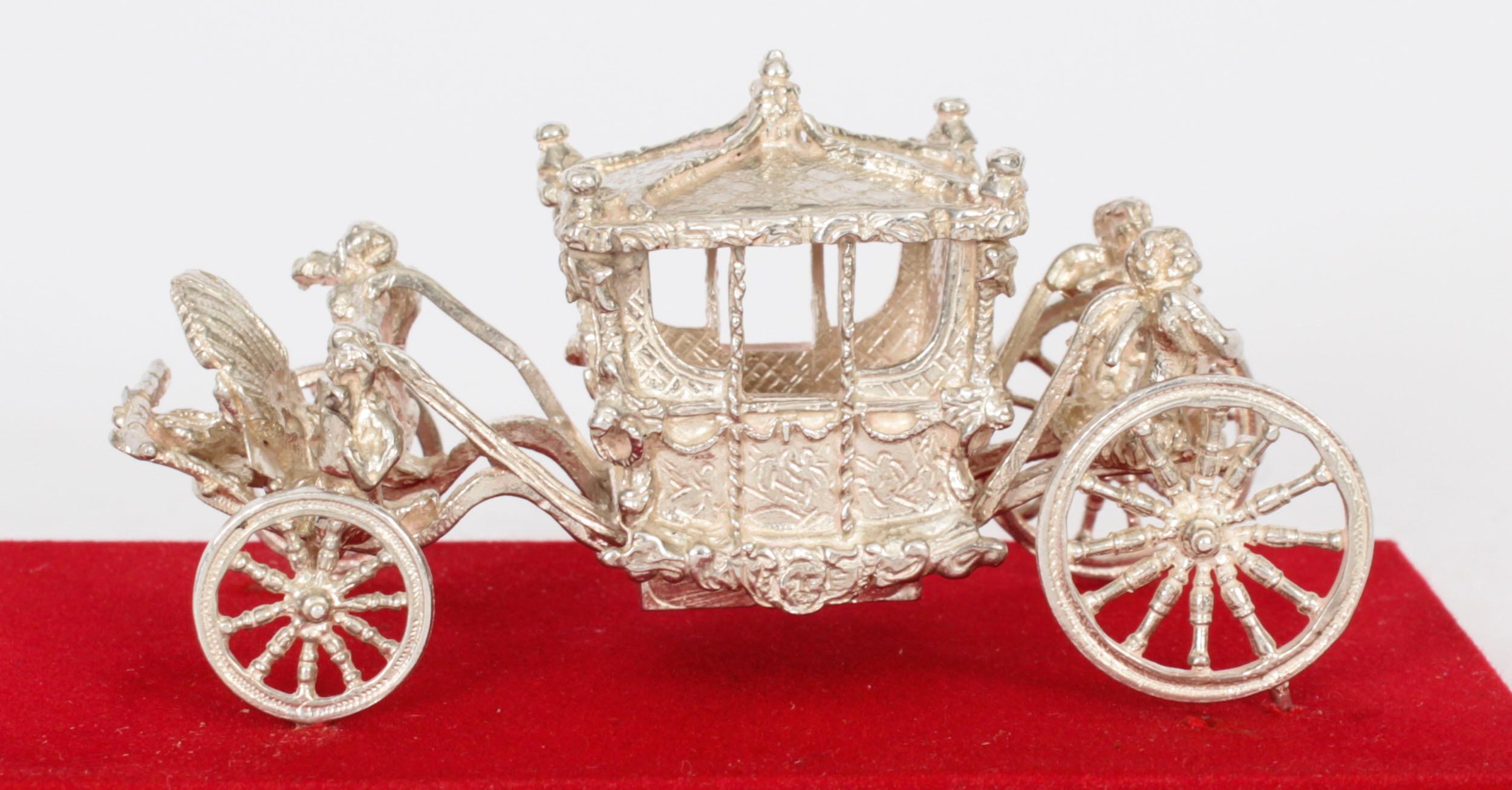 Argento 925 Modellino d'argento d'epoca della carrozza dell'incoronazione della regina XX secolo in vendita