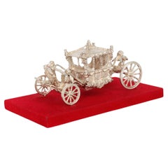 Vintage Sterling Silver Model of Queen's Coronation Coach 20th Century (Modèle en argent sterling du Coach de couronnement de la Reine)