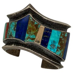 Pulsera tipo brazalete vintage de plata de ley con incrustaciones de varias piedras y detalles en oro de 14 quilates
