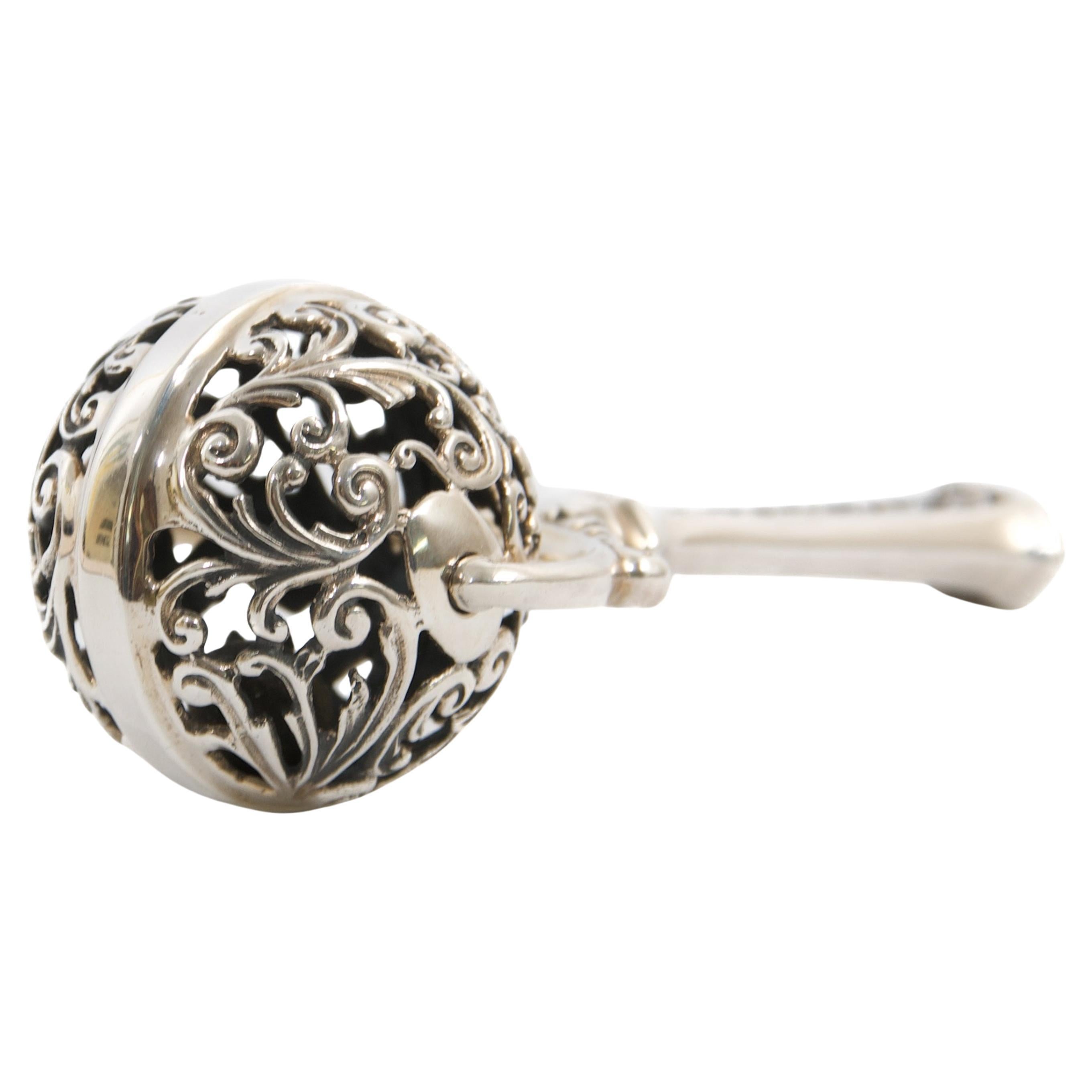 Vintage Sterling Silber Openwork Ball Neugeborenen Baby-Rassel im Zustand „Gut“ im Angebot in Rotterdam, NL