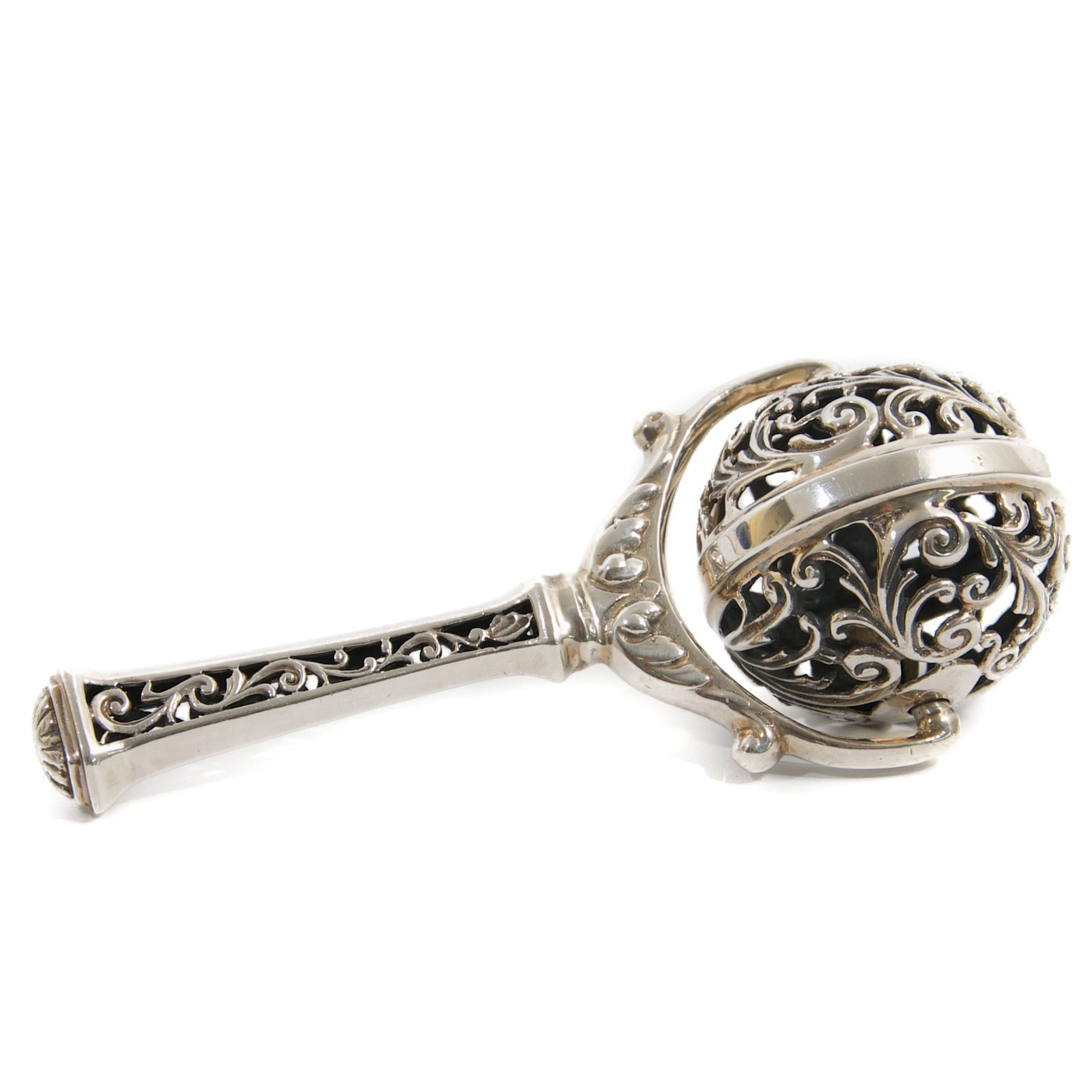 Vintage Sterling Silber Openwork Ball Neugeborenen Baby-Rassel für Damen oder Herren im Angebot