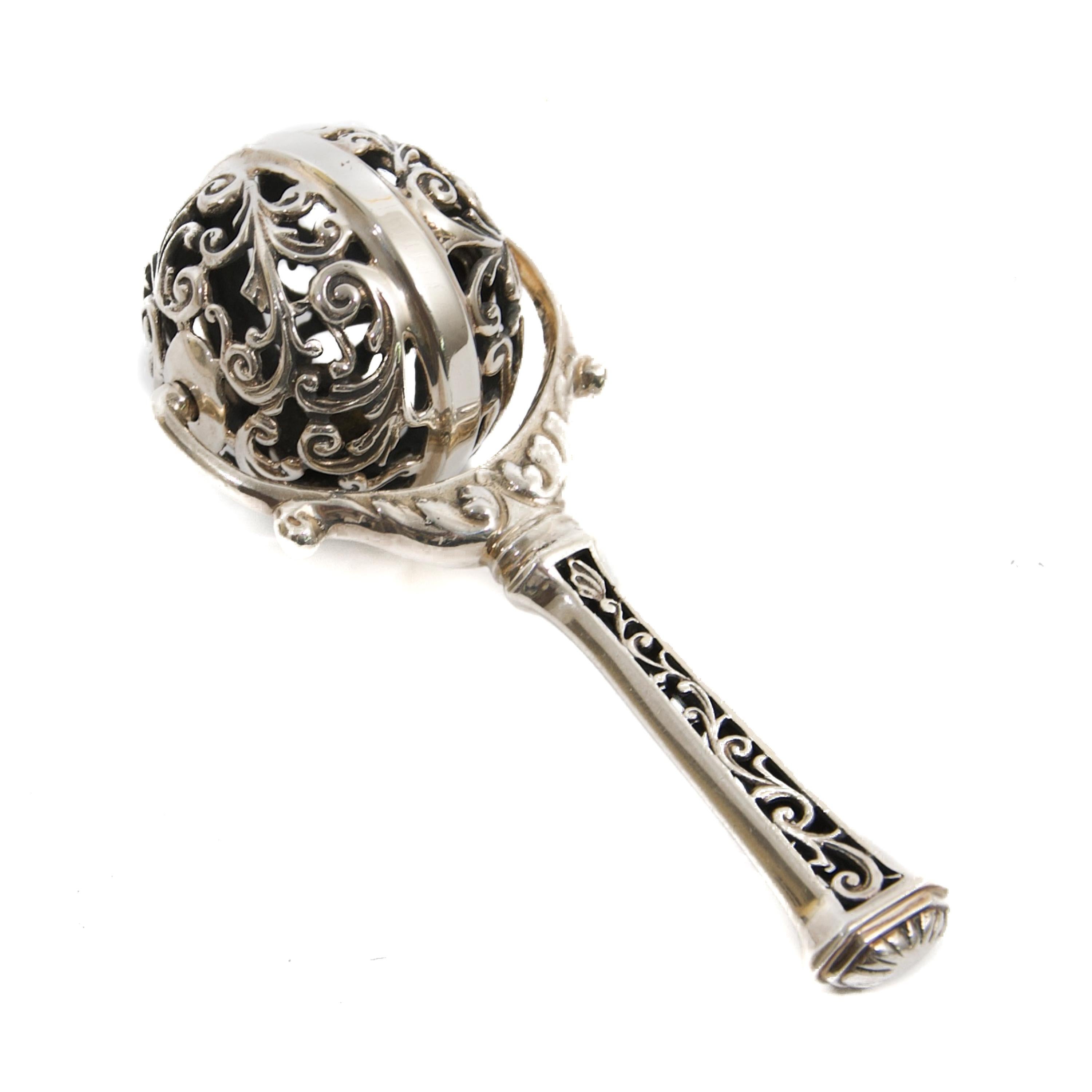 Vintage Sterling Silber Openwork Ball Neugeborenen Baby-Rassel im Angebot 2