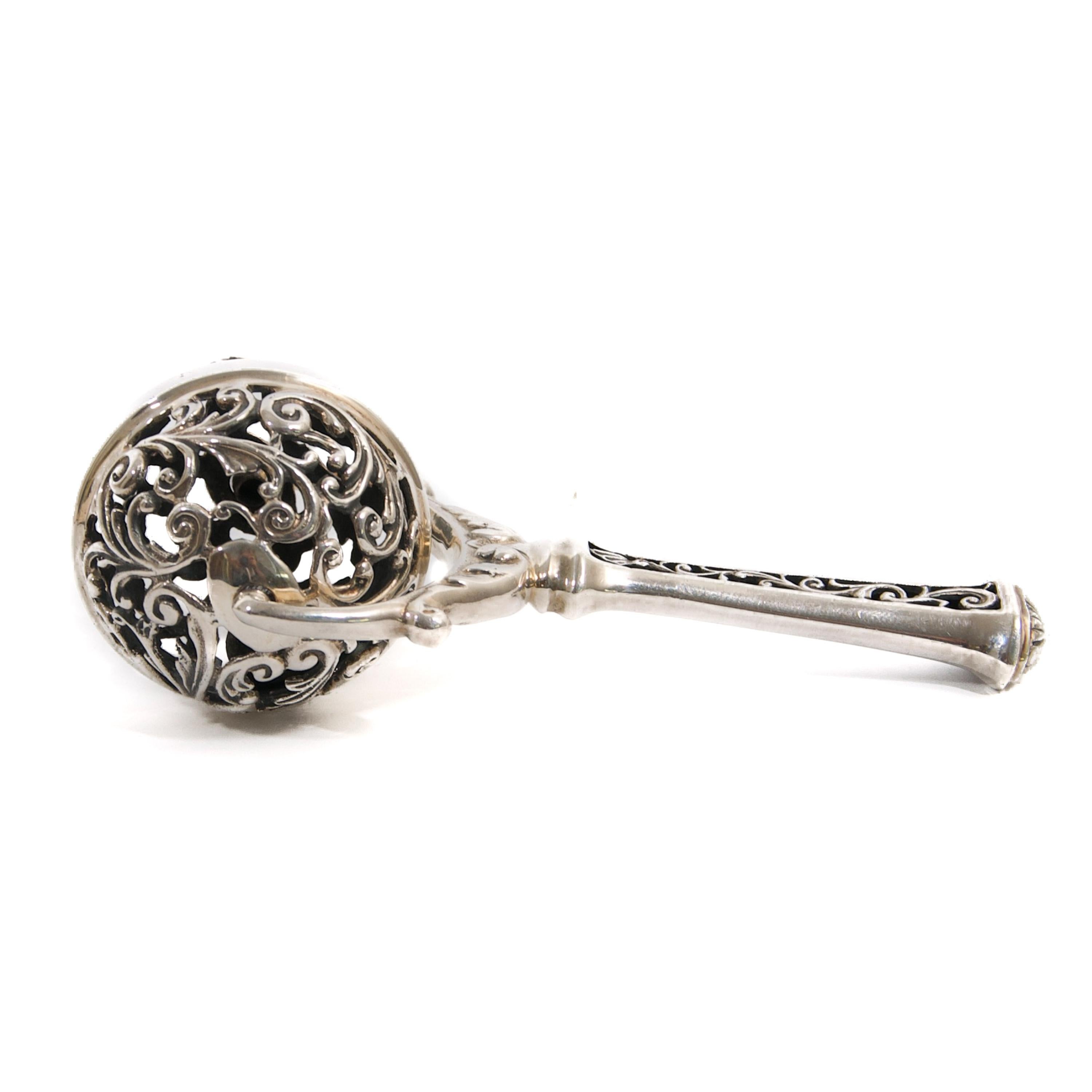 Vintage Sterling Silber Openwork Ball Neugeborenen Baby-Rassel im Angebot 3