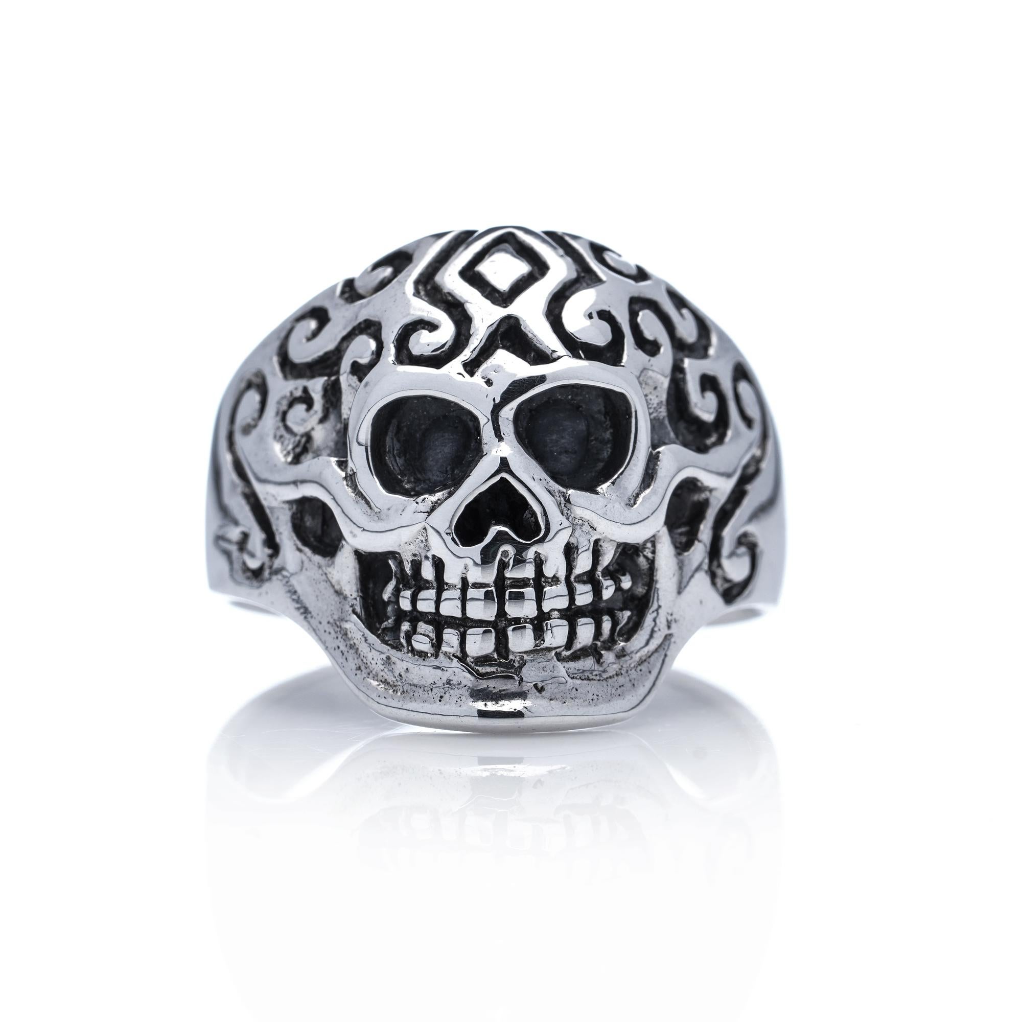 Vintage Sterling Silver Ornate Skull Ring In Good Condition For Sale In Braintree, GB