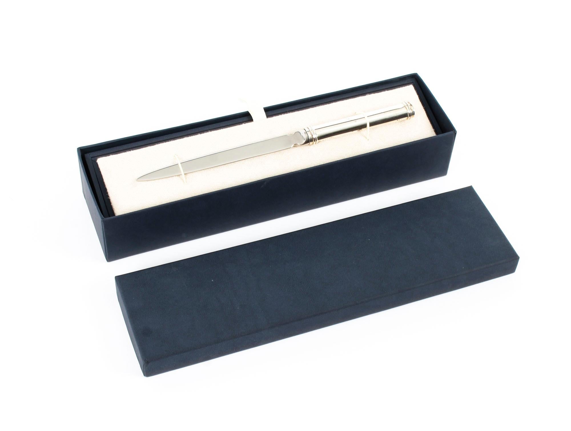 This is an elegant vintage sterling silver paper knife perfect for opening your letters in style, dating from the late 20th century.

Simple, modern, and practical would be a beautiful addition to your desk accessories.

Condition:
In excellent
