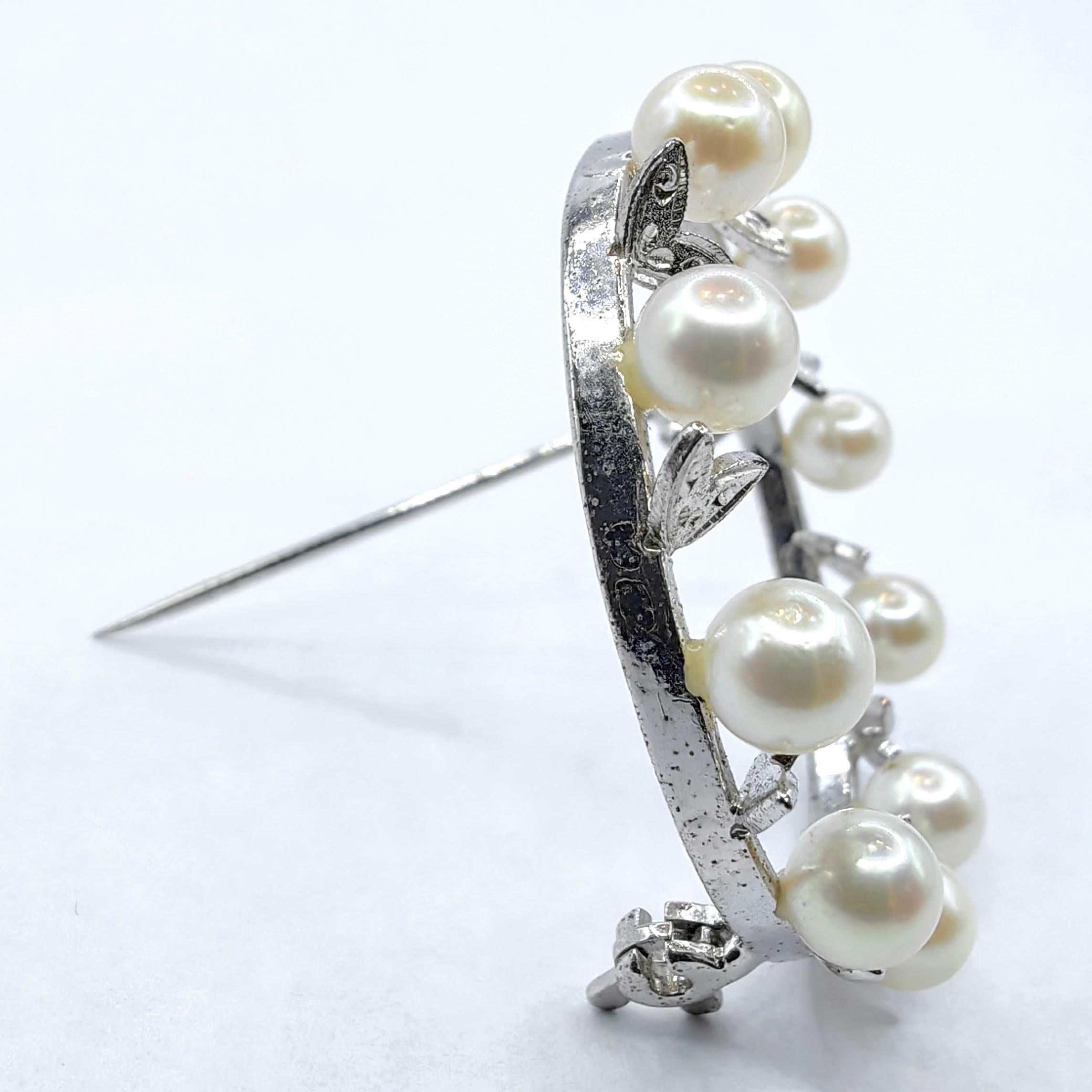 Bead Vintage Sterling Silver Pearl Wreath Brooch with Filigree Leaf Accents For Sale