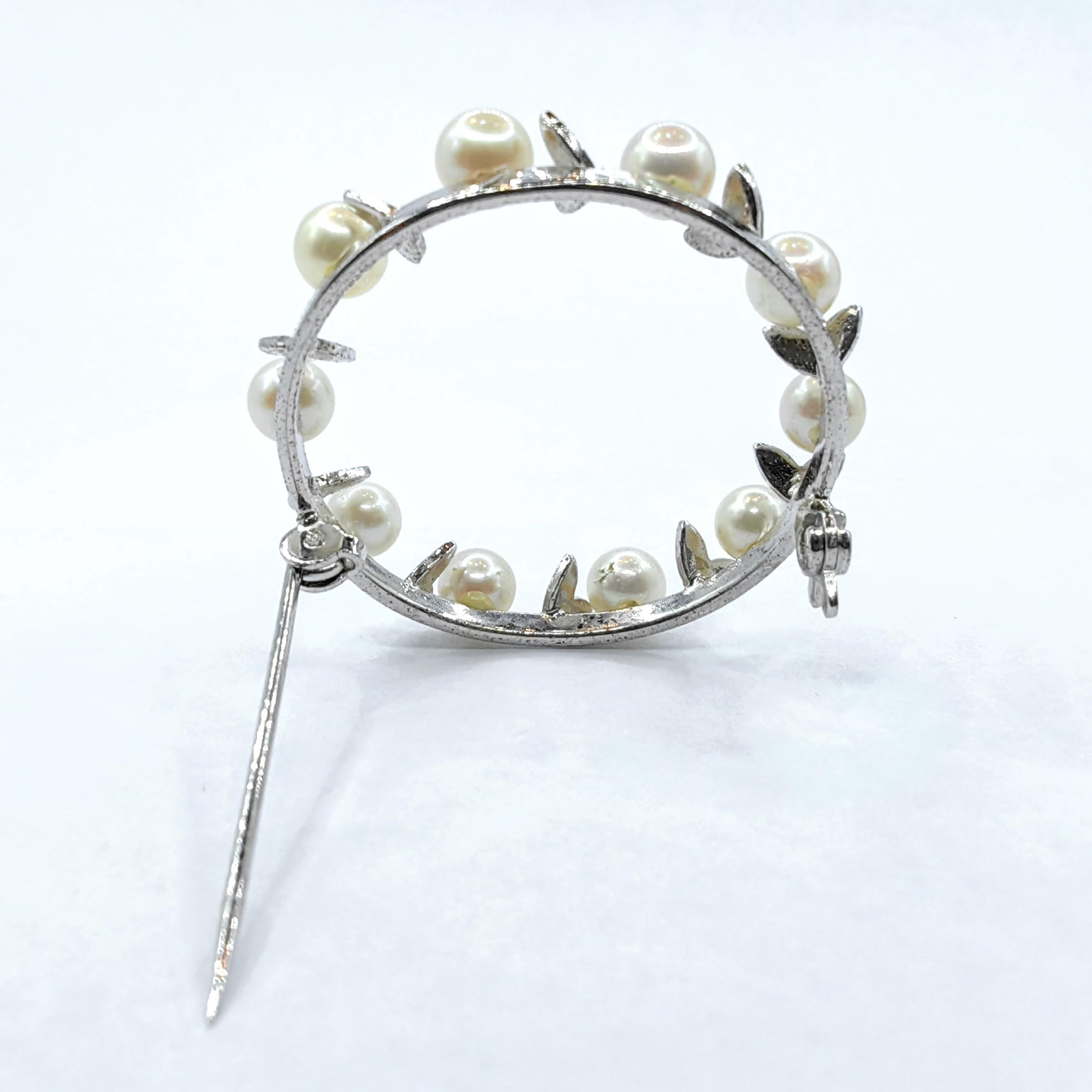 Women's Vintage Sterling Silver Pearl Wreath Brooch with Filigree Leaf Accents For Sale