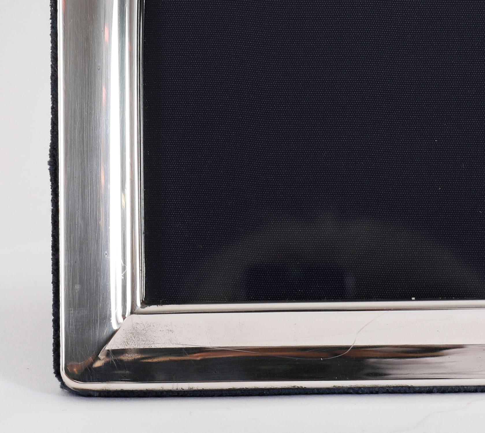 Portafoto d'epoca in argento Sterling di Carrs 20th C. 21x10cm In condizioni buone in vendita a London, GB