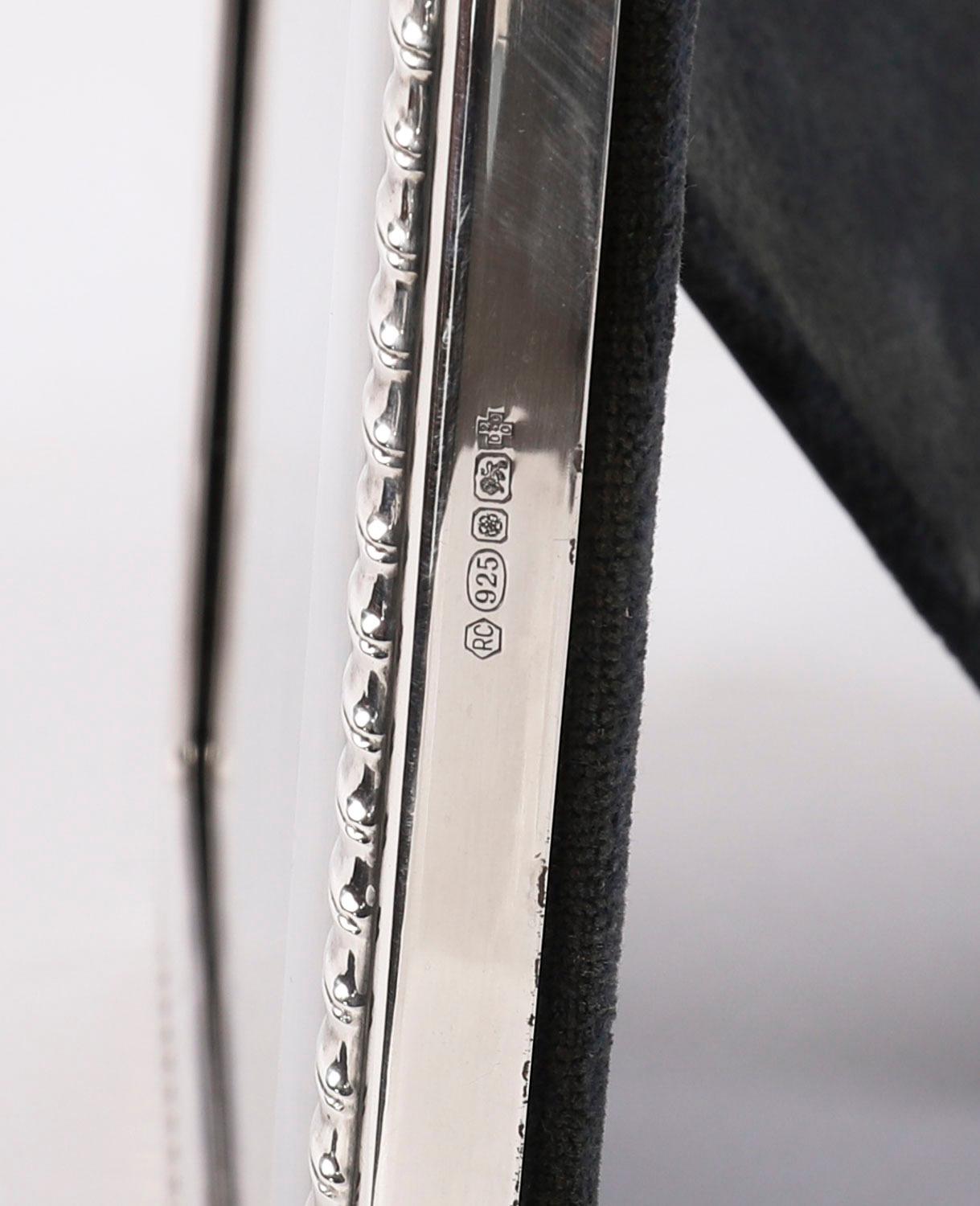 Portafoto d'epoca in argento Sterling di Carrs 20th C. 31x26cm in vendita 1