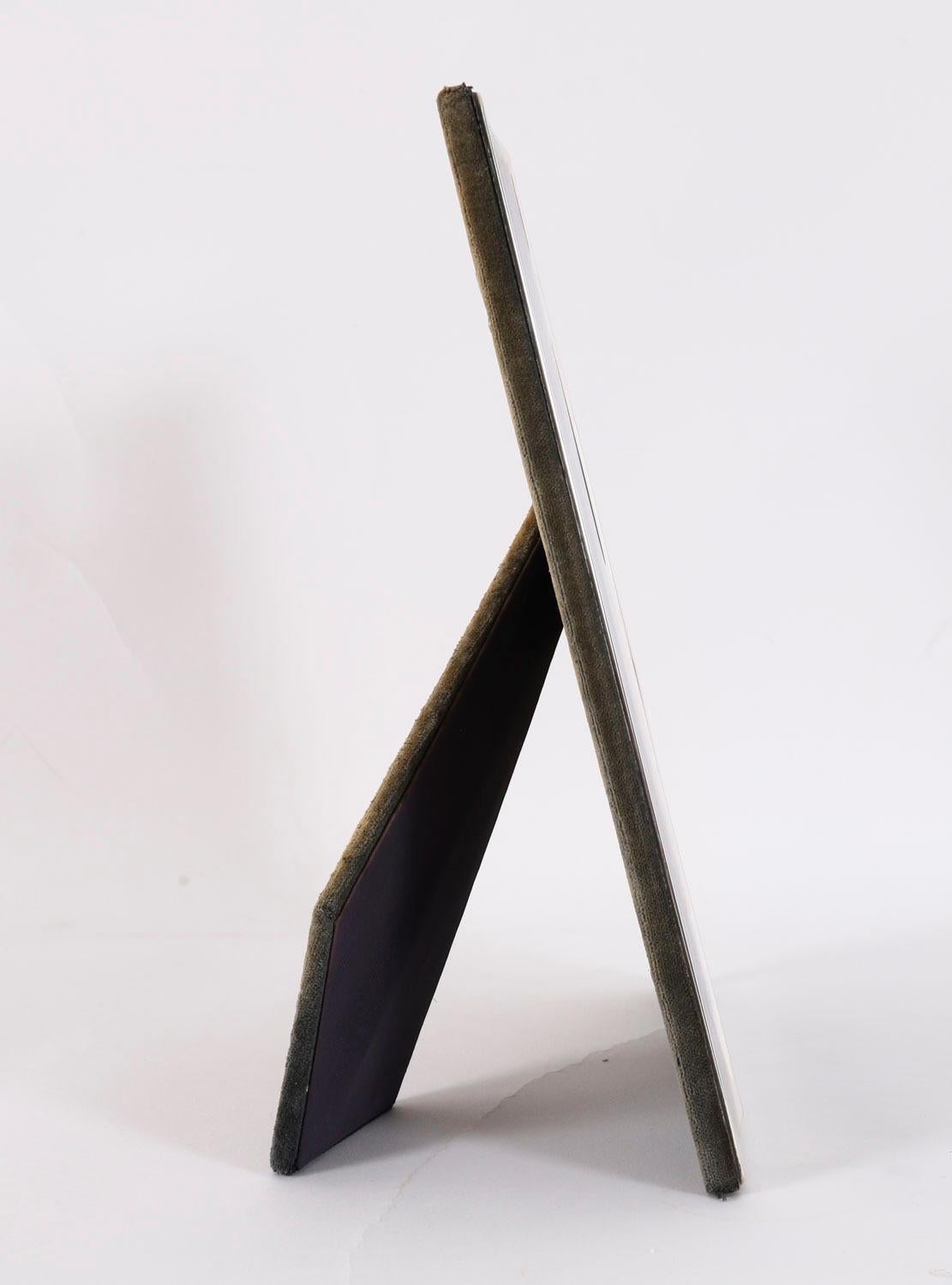 Portafoto d'epoca in argento Sterling di Carrs 20th C. 31x26cm in vendita 2