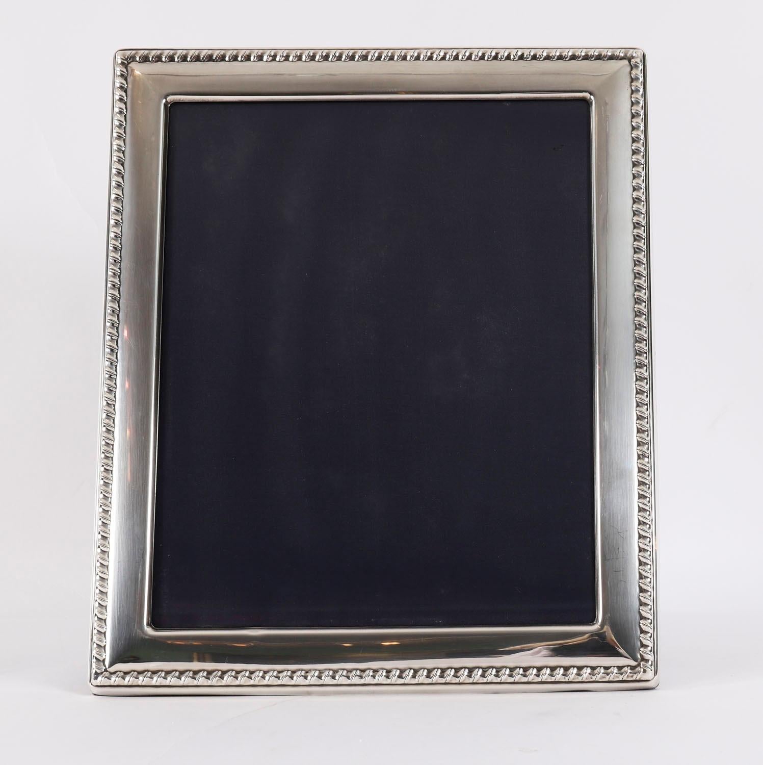 Portafoto d'epoca in argento Sterling di Carrs 20th C. 31x26cm in vendita 4