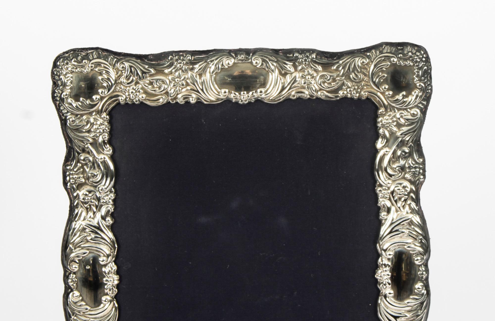 Vintage Sterling Silver Photo Frame by Carrs of Sheffield 2001 In Good Condition In London, GB