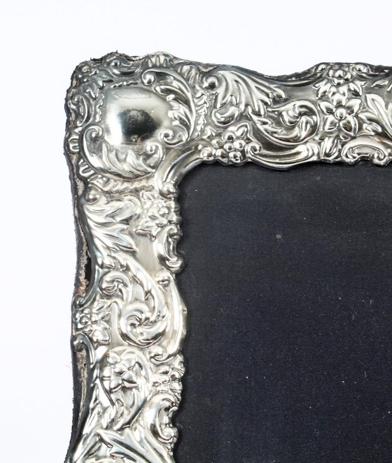 Vintage Sterling Silver Photo Frame by Carrs of Sheffield 20thC In Good Condition In London, GB