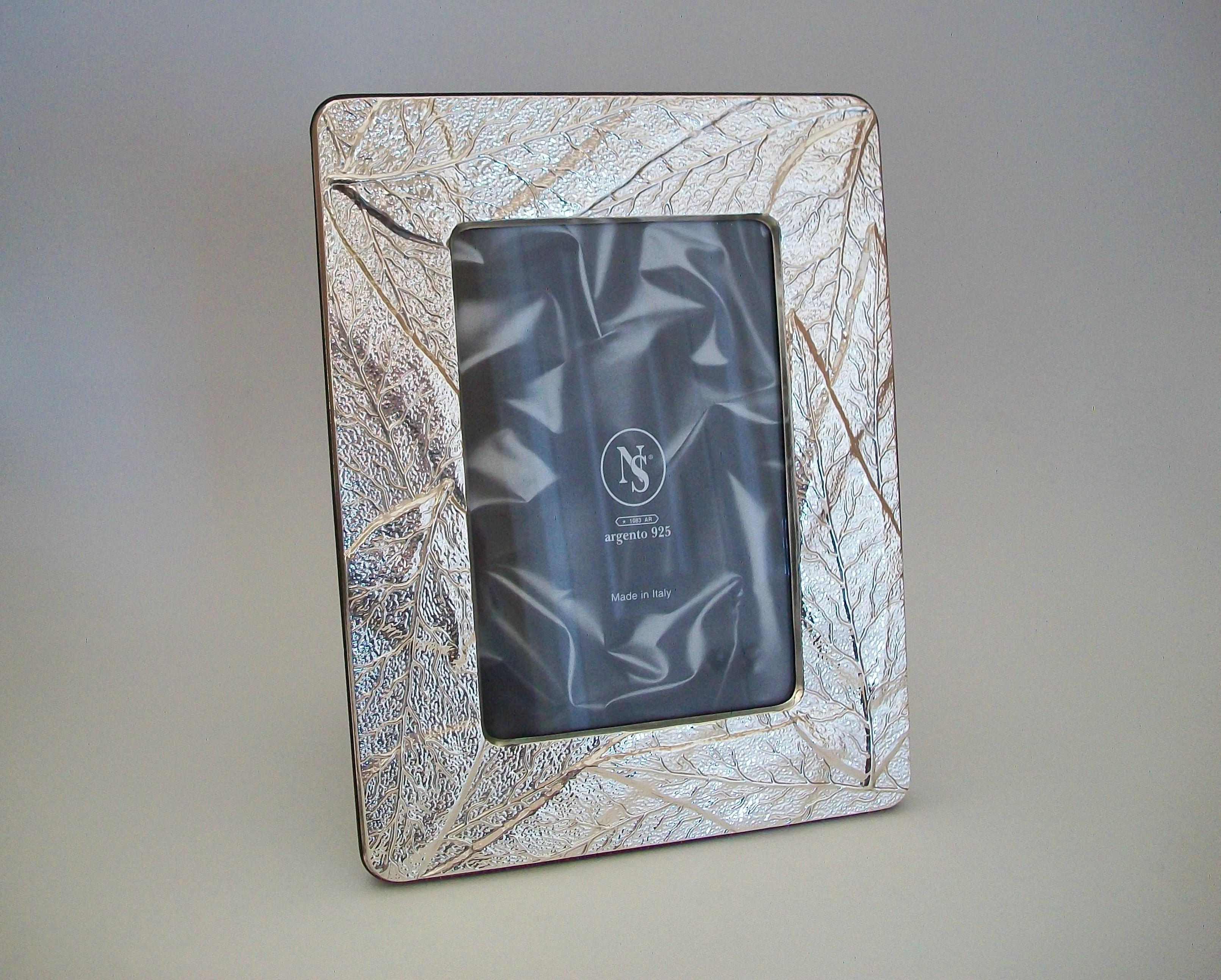 Italian Vintage Sterling Silver Photo Frame, Embossed Leaf Pattern, Italy, 20th C For Sale