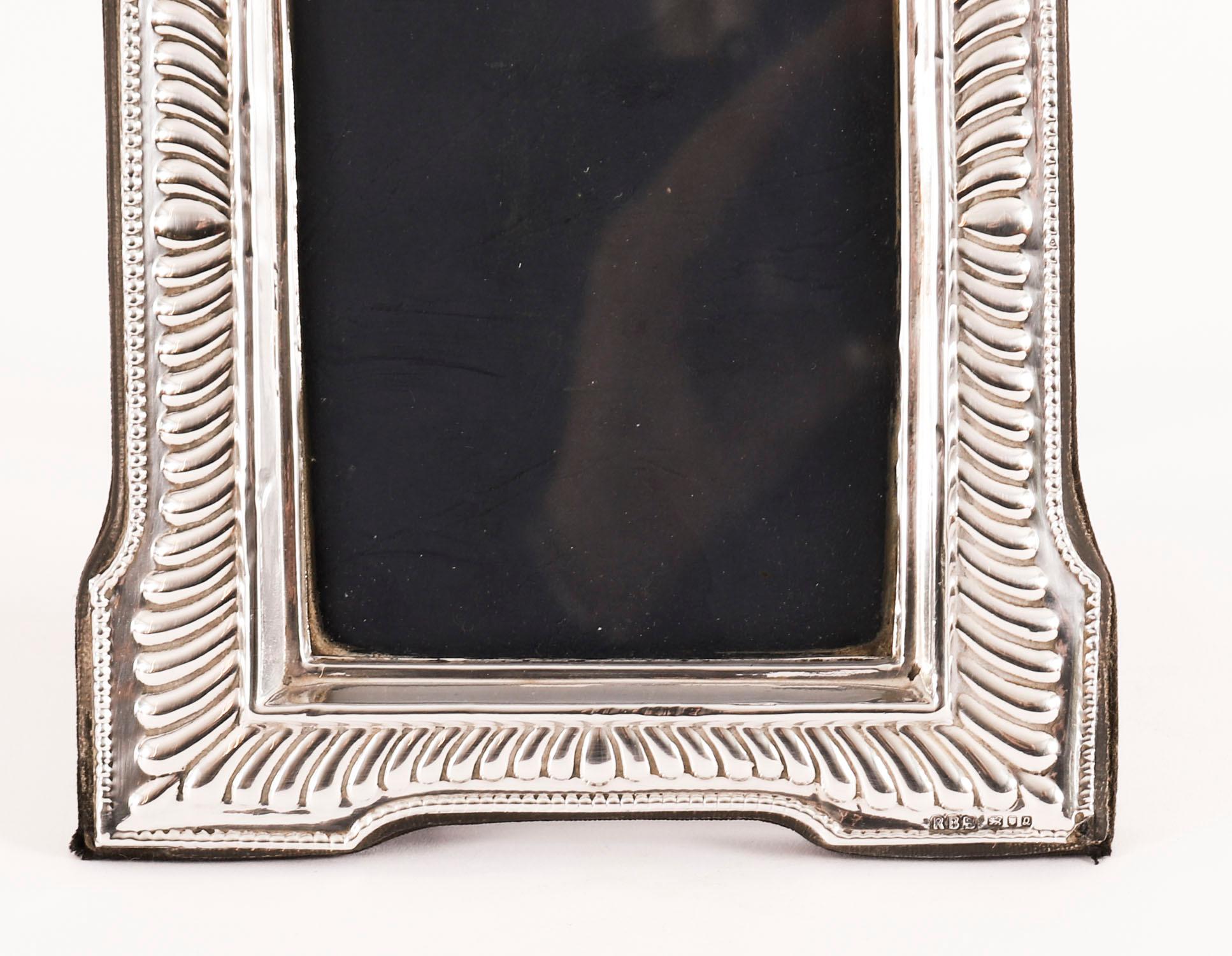 Portafoto d'epoca in argento sterling RBB Sheffield 19cm x 15cm XX secolo In condizioni buone in vendita a London, GB