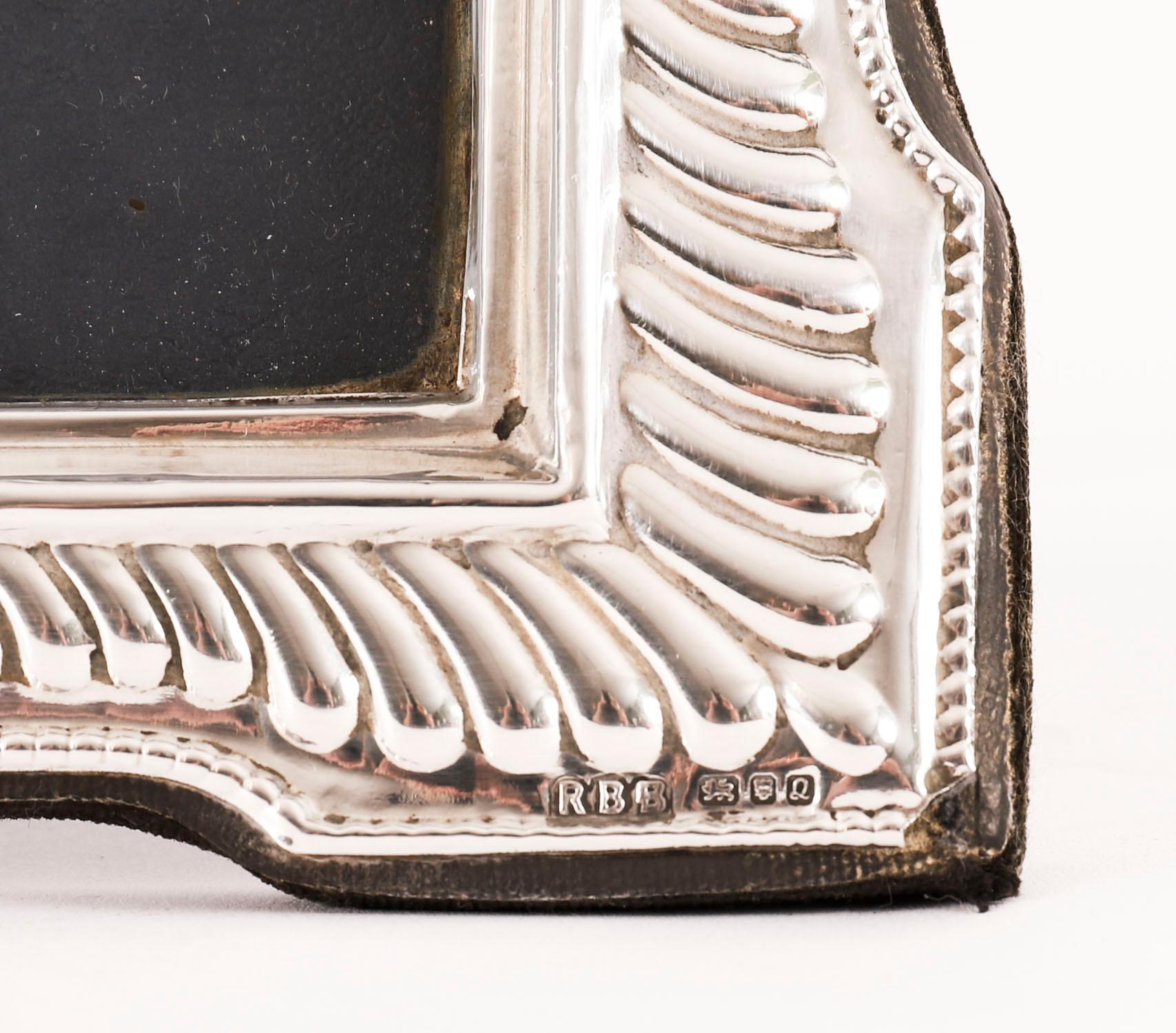 Argento 925 Portafoto d'epoca in argento sterling RBB Sheffield 19cm x 15cm XX secolo in vendita