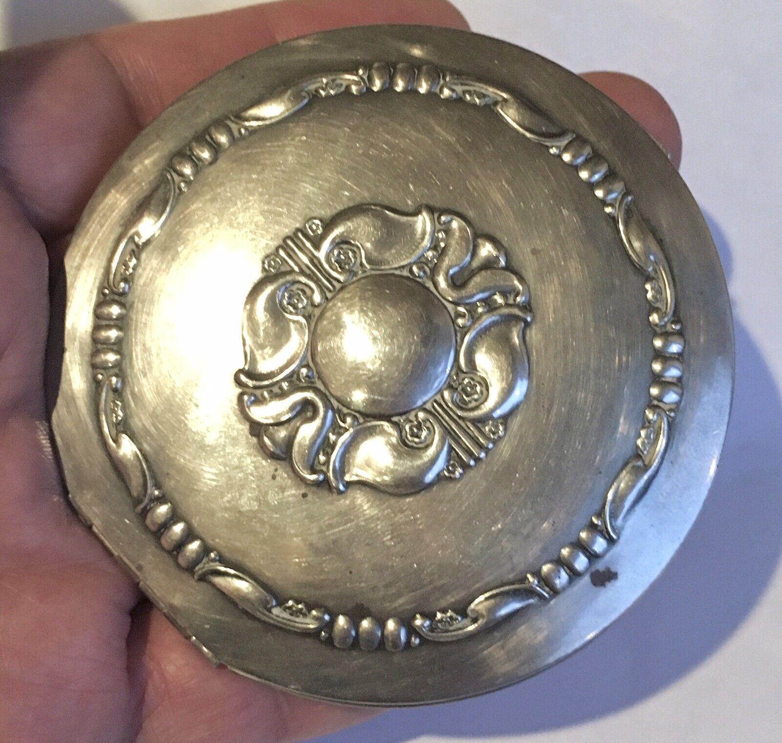 Vintage Sterling Silver Powder Compact by Birks 
In an excellent conditions hallmarked Birks
Birks Group traces its origins to the opening by Henry Birks of a small jewellery shop in Montreal in 1879 ... 

weight 77.1 gram