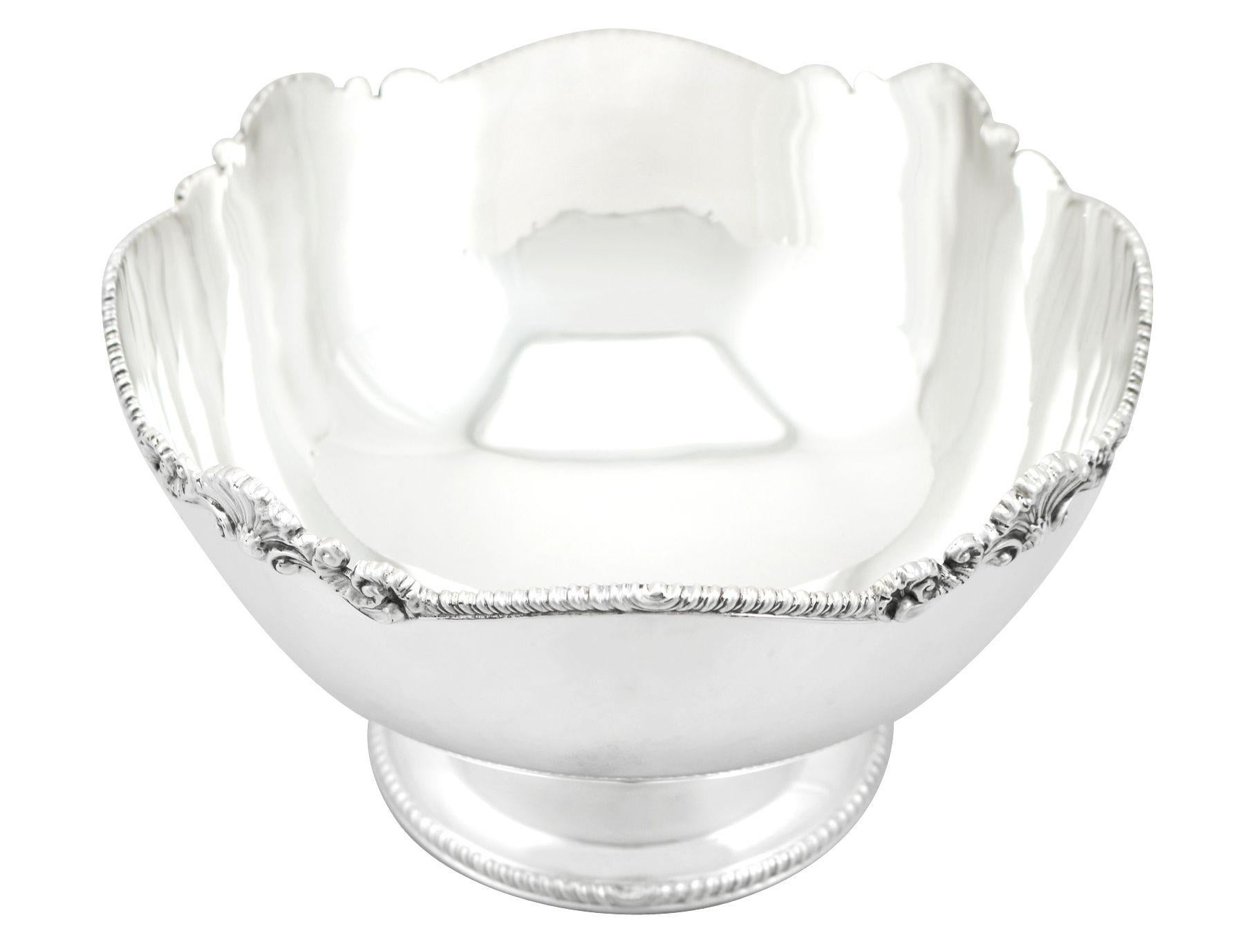 Anglais Mappin & Webb Ltd, 1989, présentation / coupe à fruits vintage en argent sterling  en vente