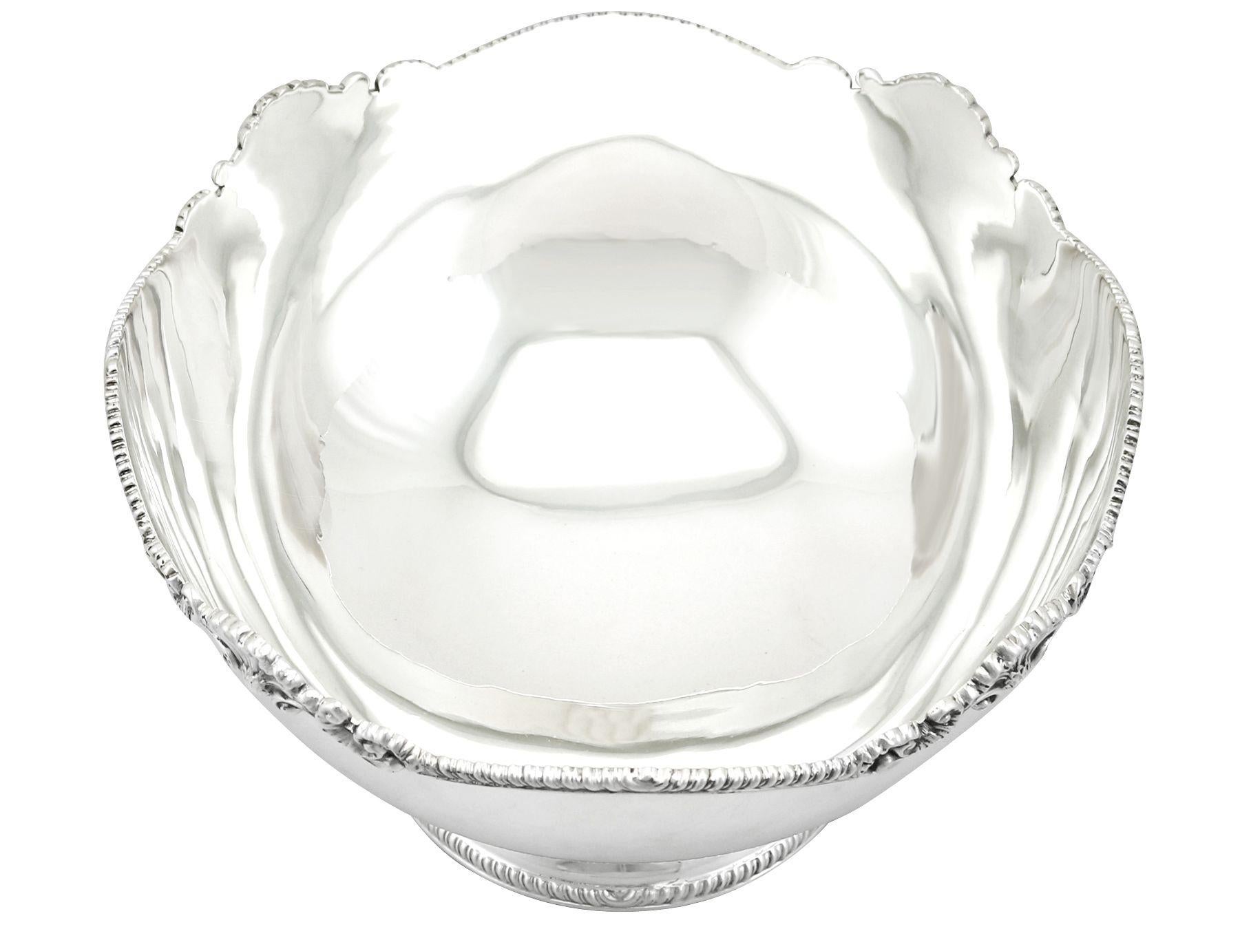 English Mappin & Webb Ltd 1989 Vintage Sterling Silver Presentation / Fruit Bowl  For Sale