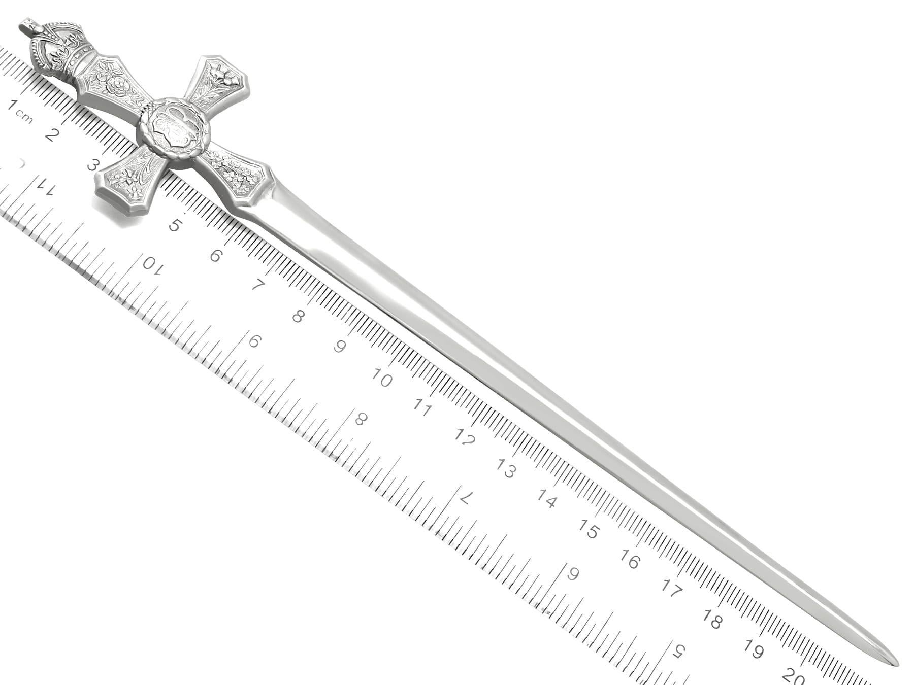 Coupe-papier commémoratif Queen Elizabeth II en argent sterling vintage (1953) en vente 1