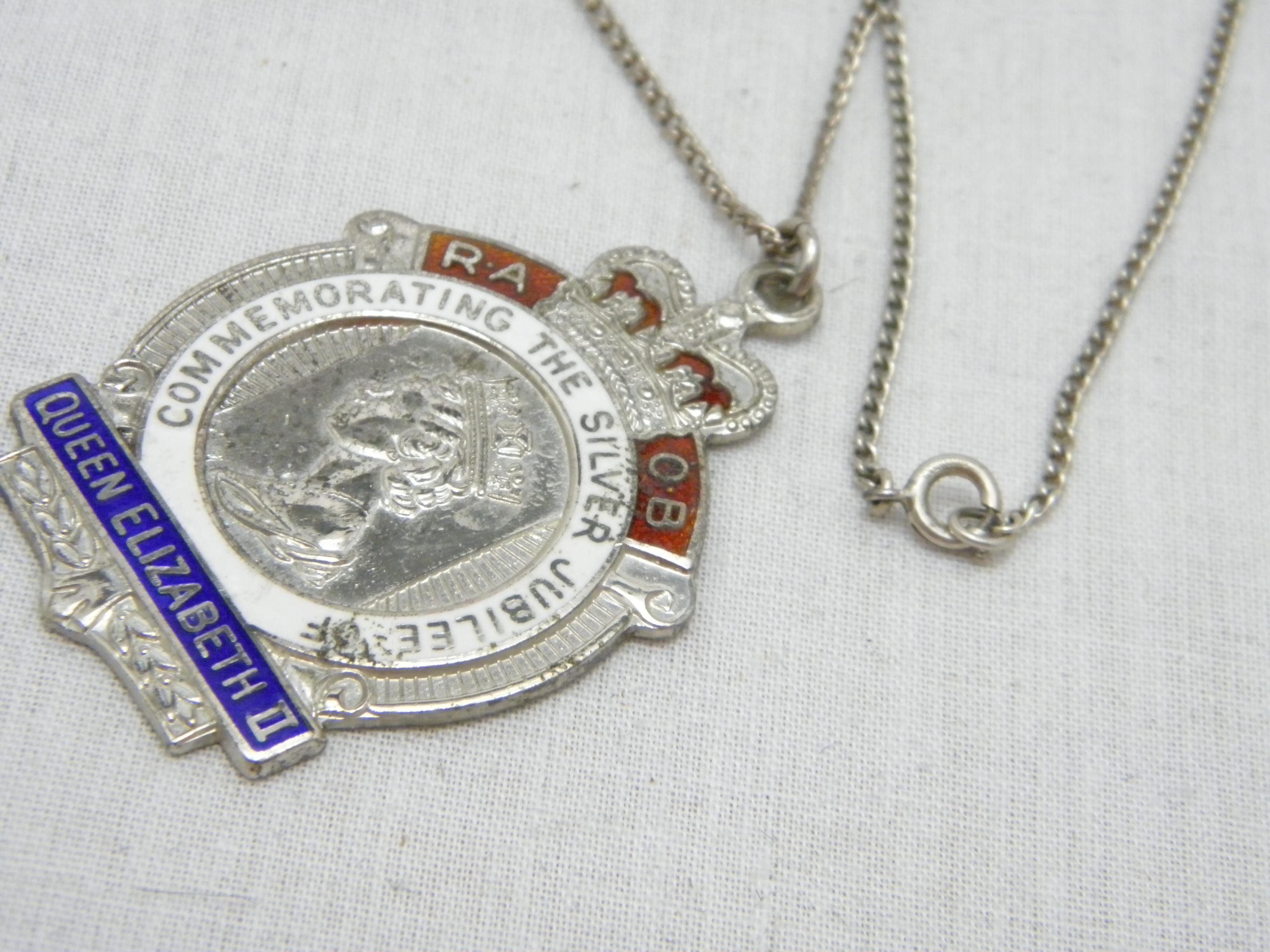 Women's or Men's Vintage Sterling Silver Queen Elizabeth Jubilee Pendant Necklace RAOB For Sale