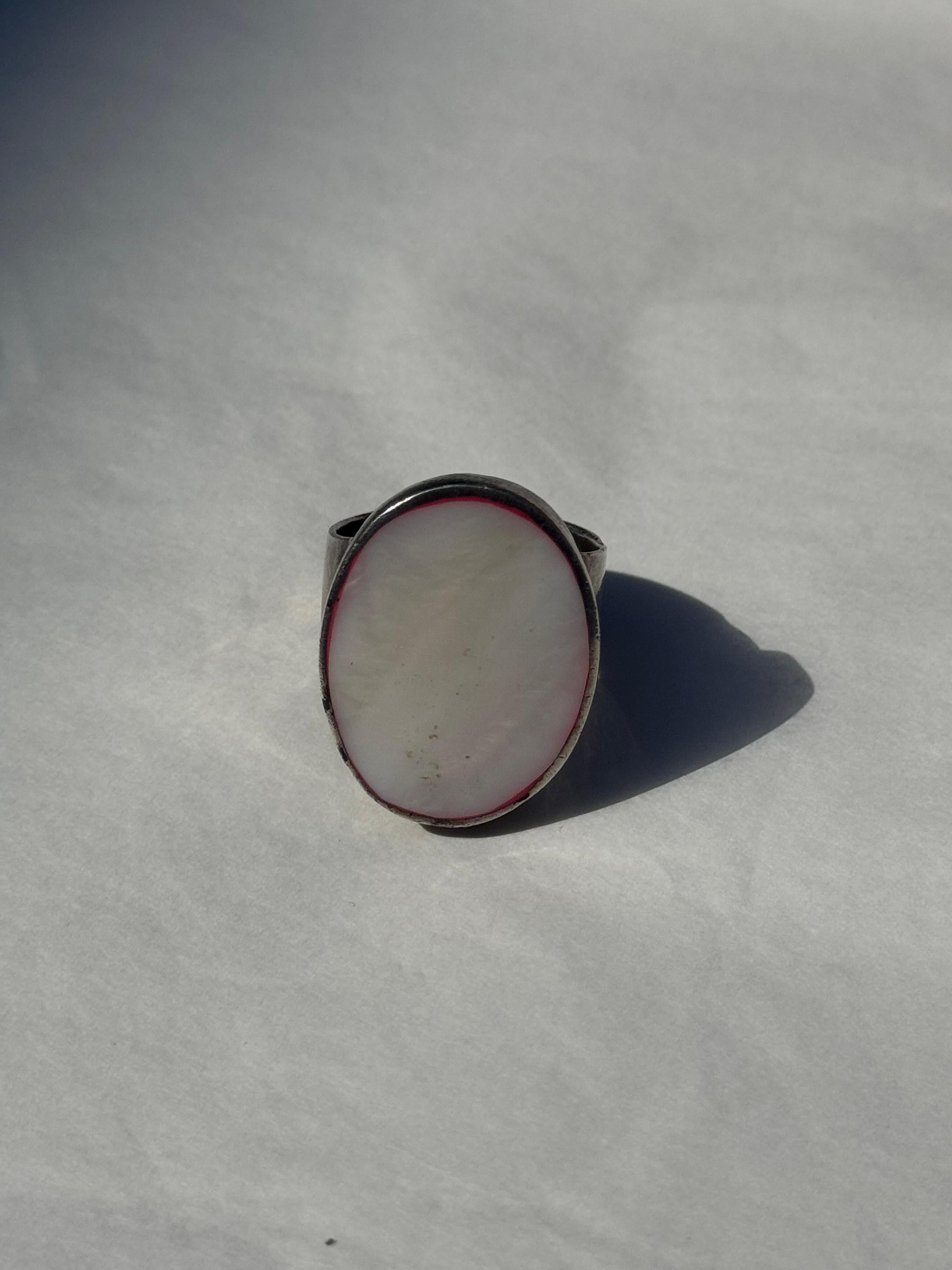 Men's Vintage Sterling Silver Ring with Mother-of-Pearl Effect Inlay For Sale