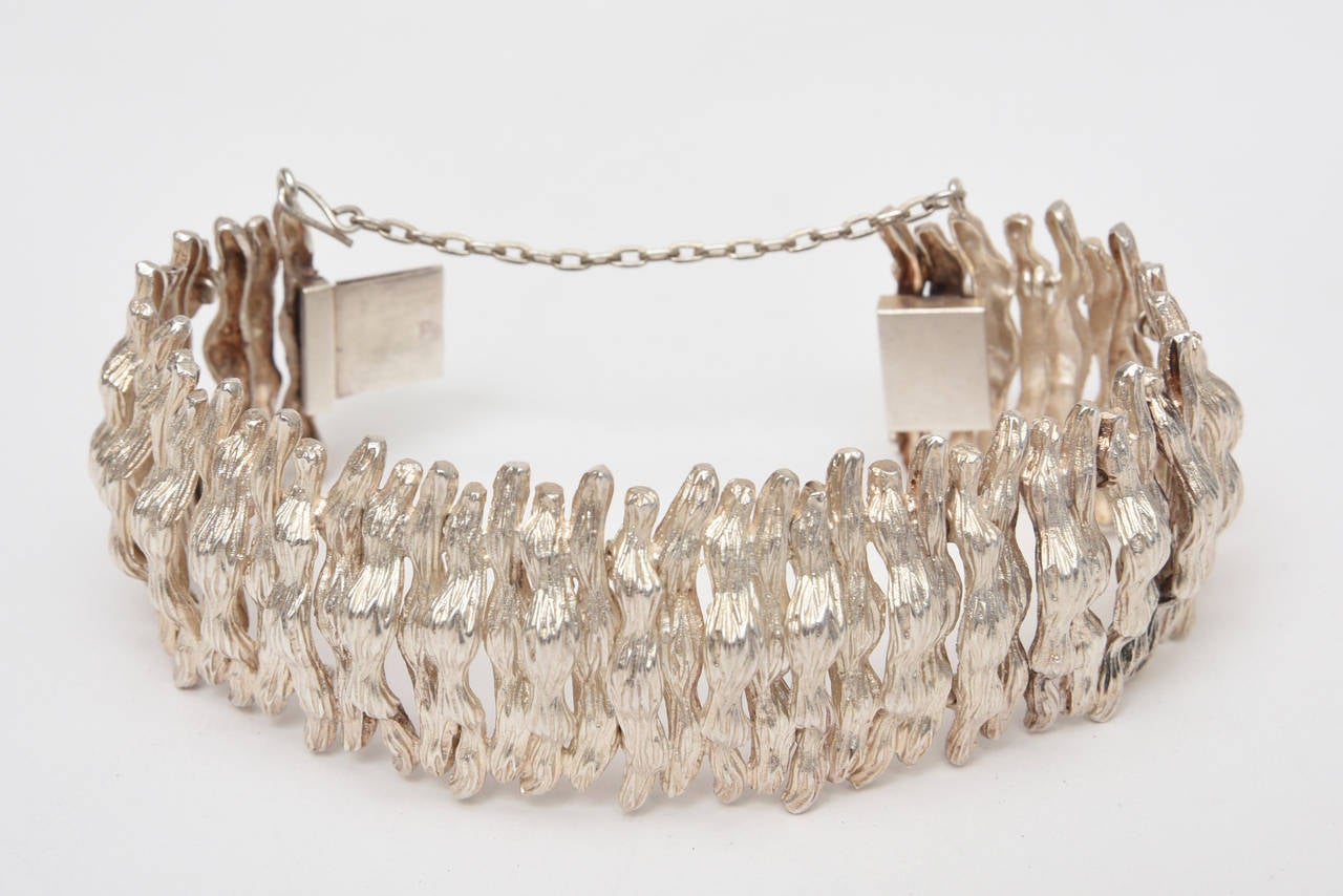 Moderno Bracciale scultoreo e testurizzato d'epoca in argento sterling in vendita