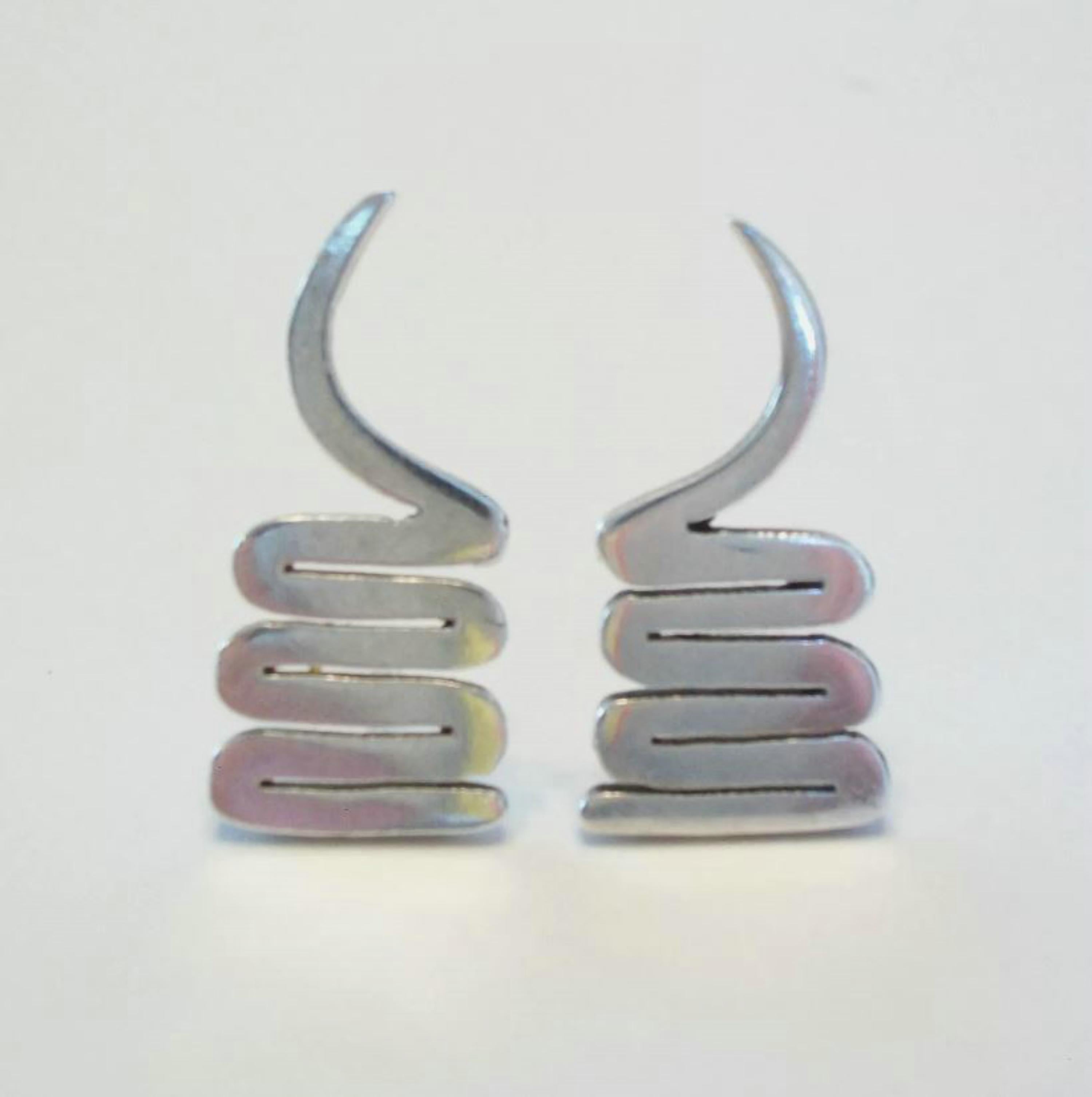 Vintage Sterling Silver Squiggle Earrings - Signed - Mexico - Late 20th Century In Good Condition For Sale In Chatham, CA