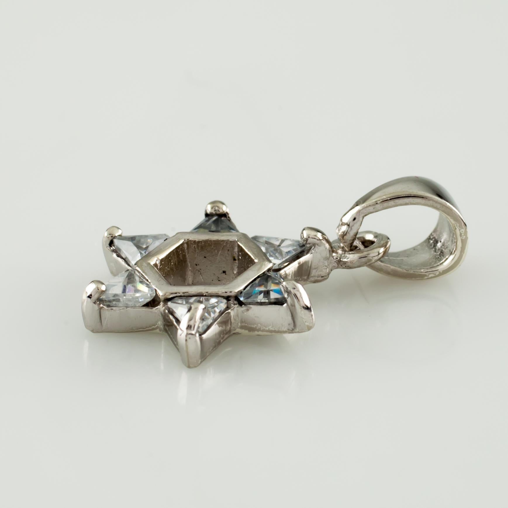 Vintage Sterling Silver Star of David Pendant with Crystal Accents In Good Condition For Sale In Van Nuys, CA