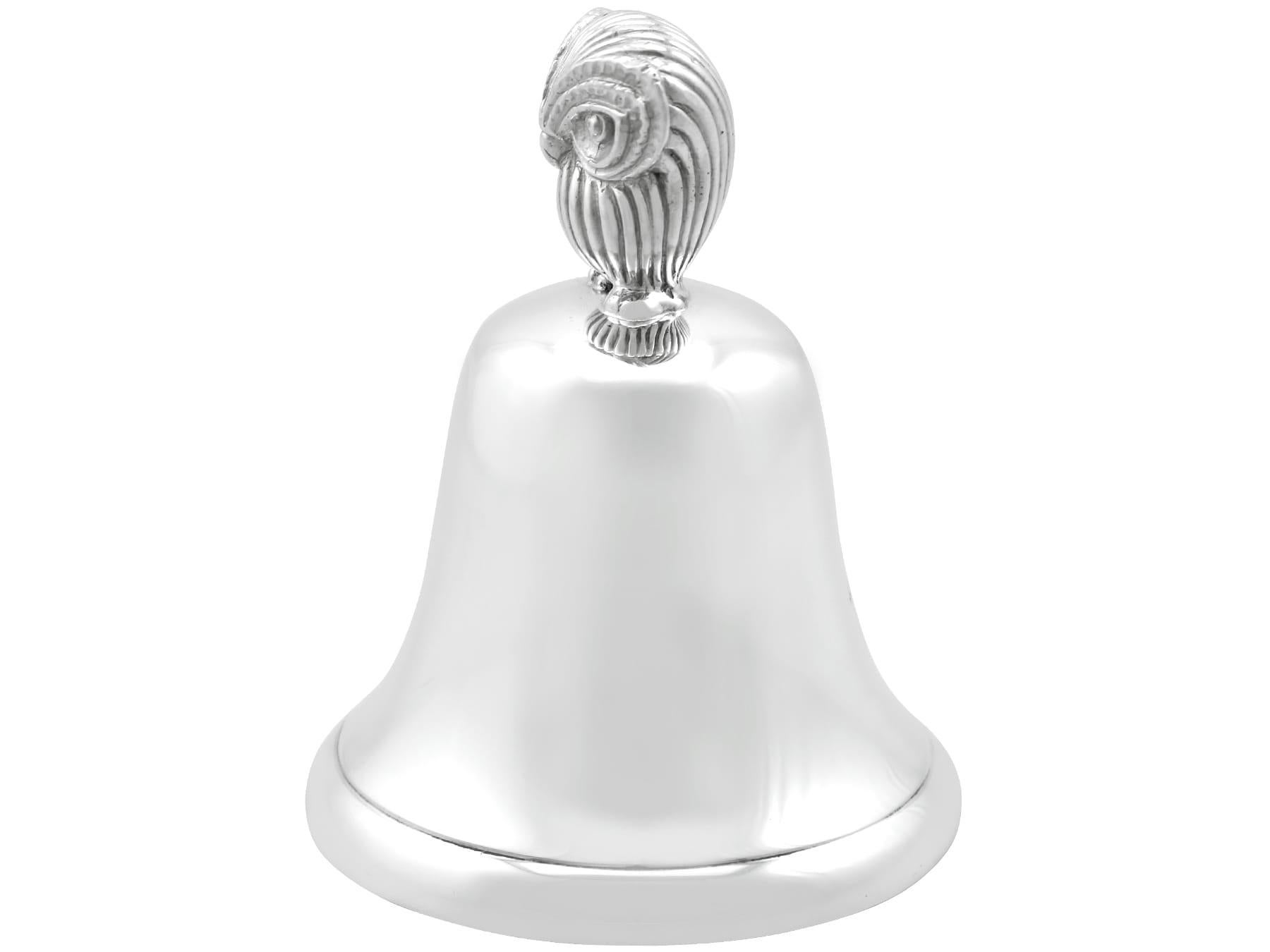 An exceptional, fine and impressive vintage English sterling silver table bell; an addition to our range of ornamental silverware

This vintage Elizabeth II sterling silver table bell has a plain bell shaped form.

The surface of this vintage