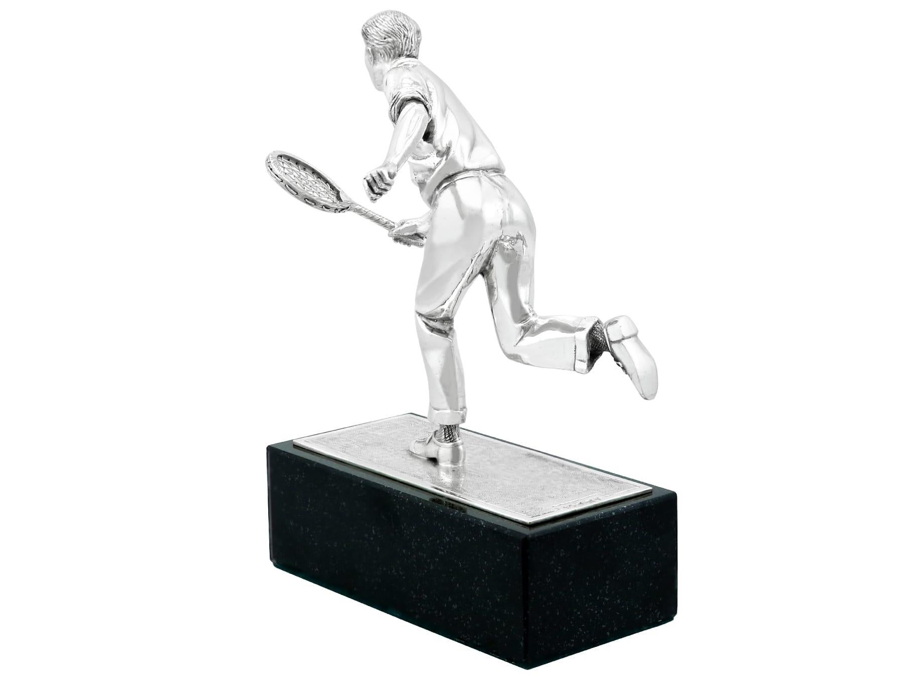Trophées de tennis vintage en argent sterling / Ornements de table de présentation en vente 1