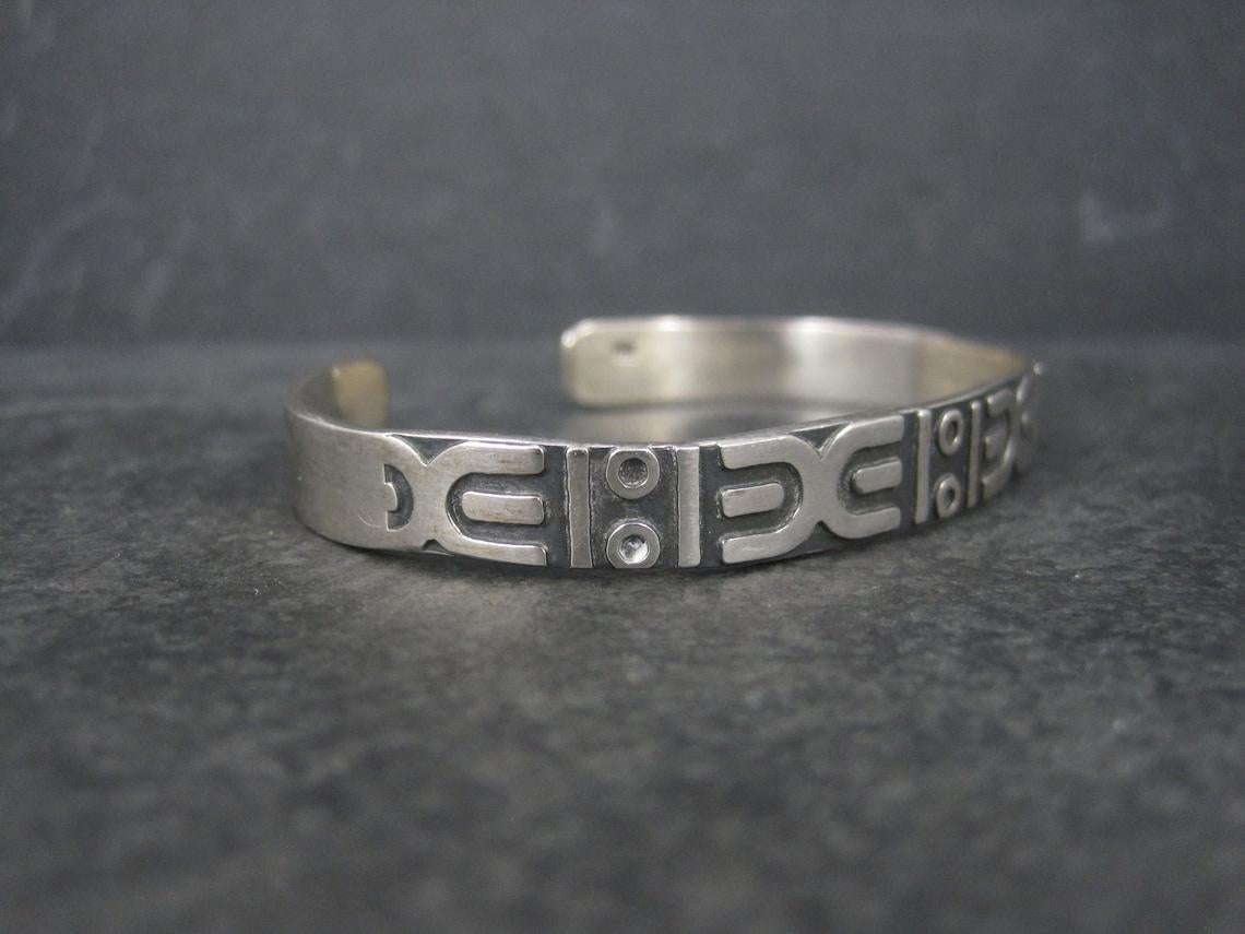 Artigiano Bracciale tribale d'argento vintage da 6,5 pollici in vendita
