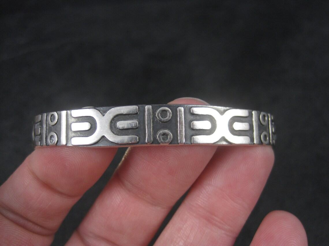 Bracciale tribale d'argento vintage da 6,5 pollici in vendita 2