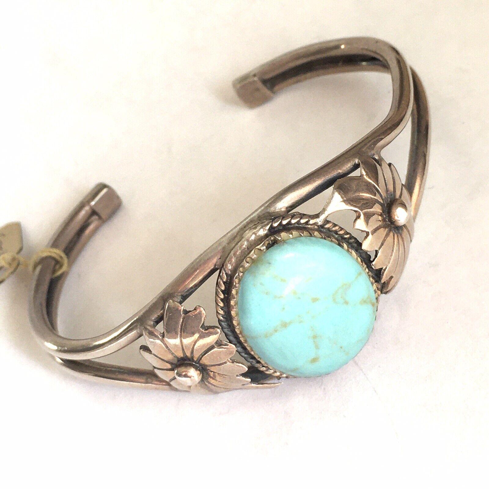 Vintage Sterling Silber Türkis Manschettenknopf Armband
Western American Workmanship
Gewicht 16,2 Gramm, getestet und markiert 