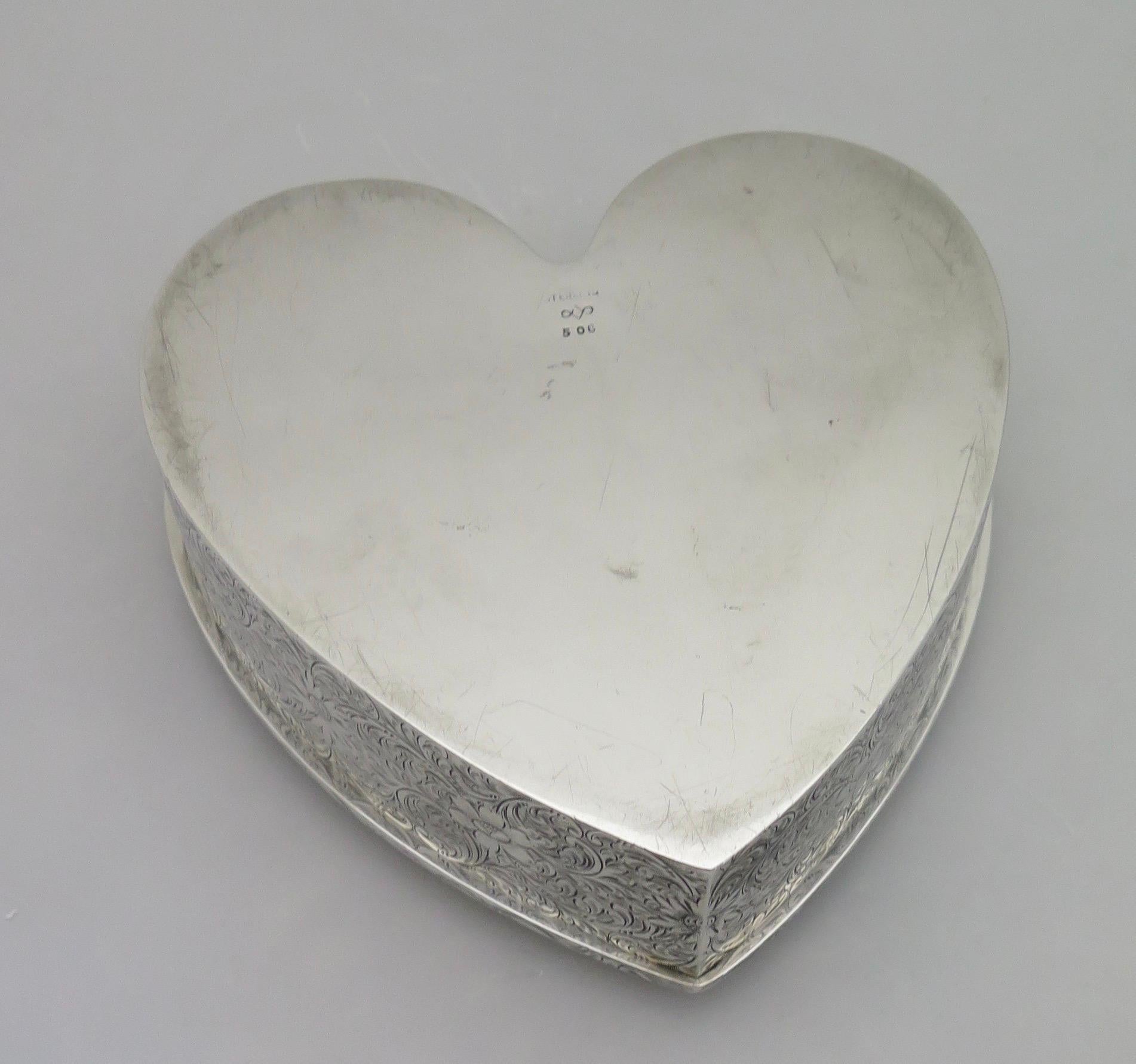 Vintage-Schmuckkästchen „Valentine“ aus Sterlingsilber „Heart“ im Angebot 4