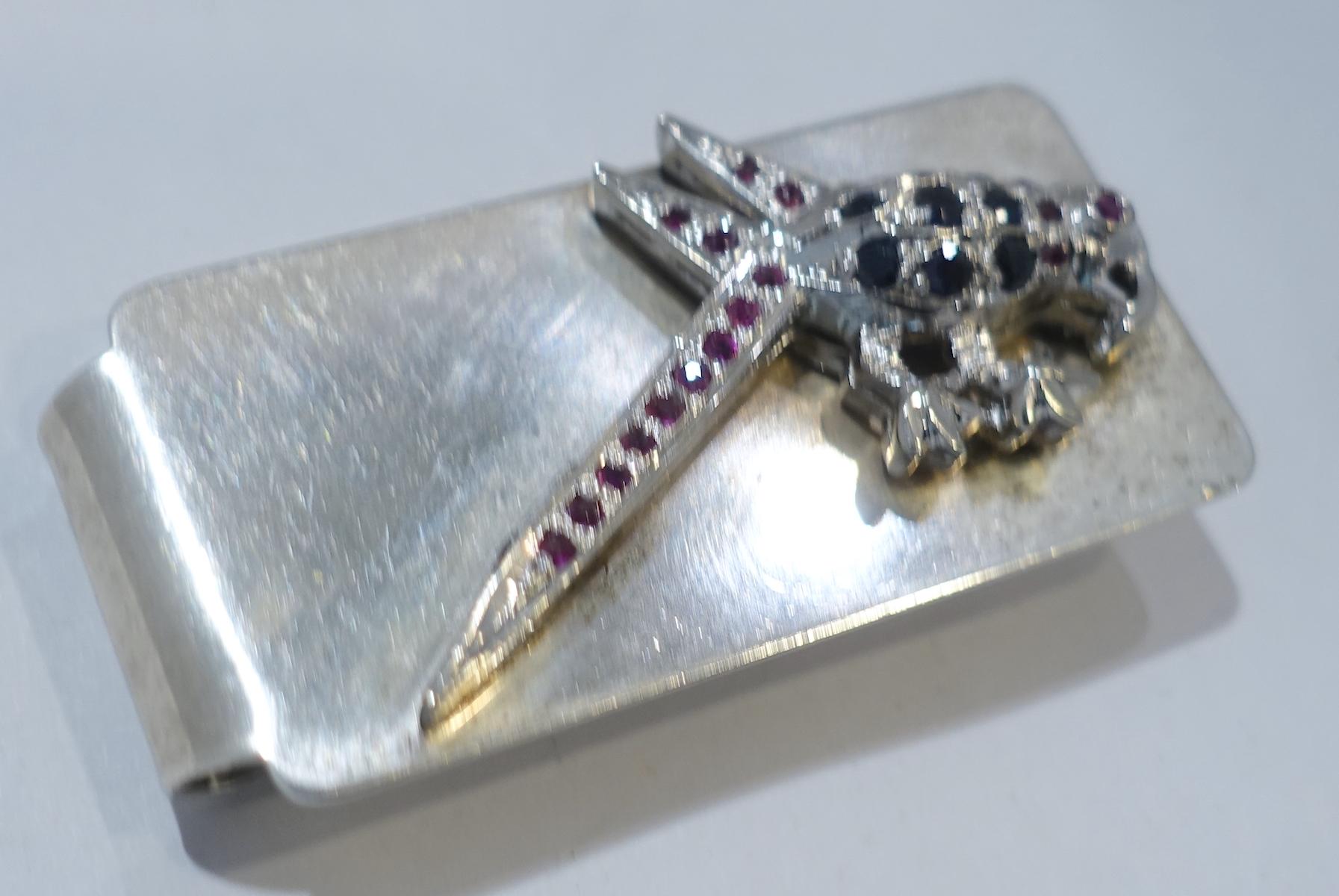 This vintage sterling silver money clip has a 3-dimensional perched bird with black and red crystals.  In excellent condition, this money clip measures 2” x 1”.