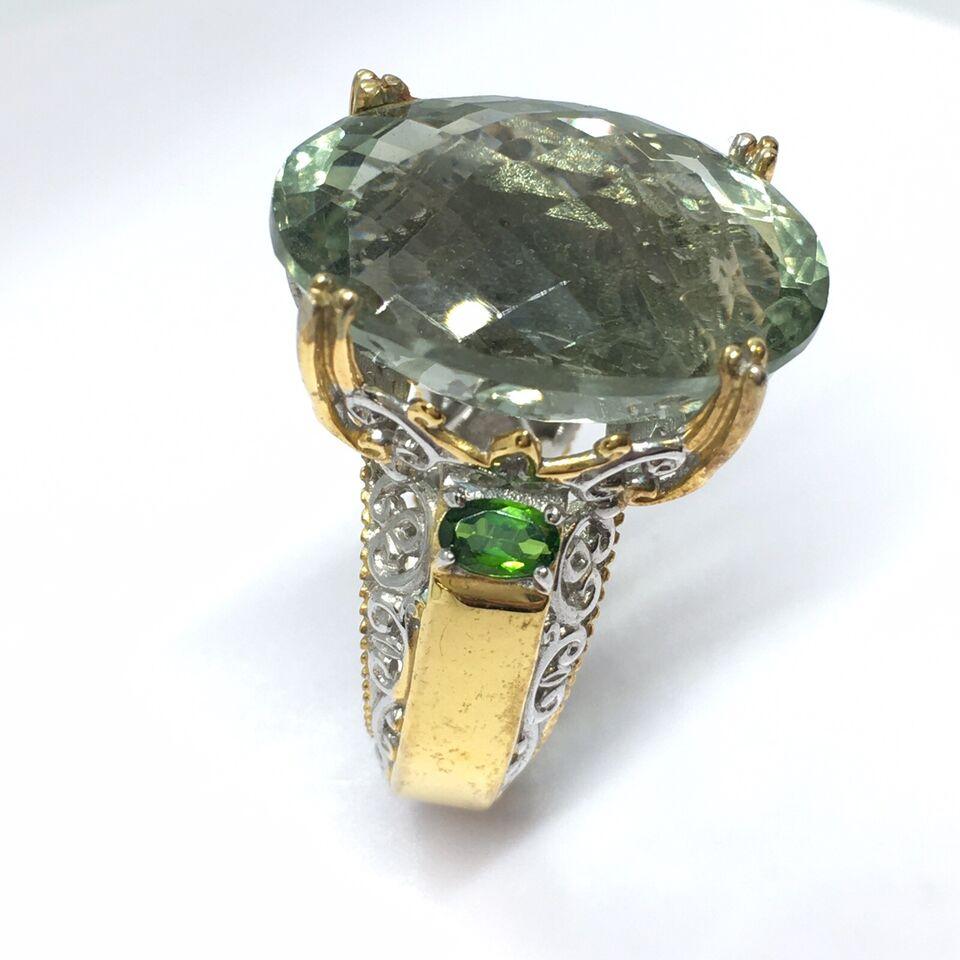 Vintage  Sterling Sliver Green Quartz Gemstone Lady's Ring 

Size 8
Weighting 14.5
Sterling Silver, tested and marked 
Gold plated at some areas
16mm by 24 mm Natural Green Quartz
2 Green stones maybe synthetic on sides
