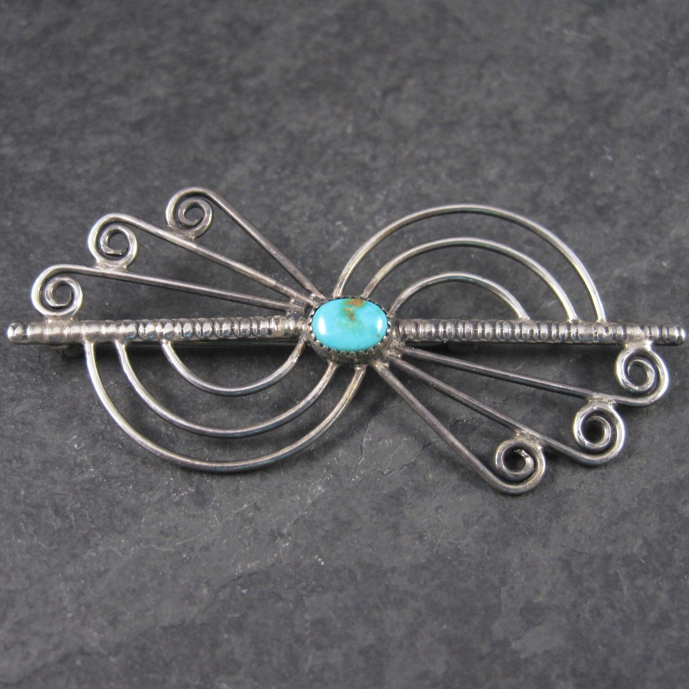 This beautiful sterling silver brooch is Native American in design.
It features a beautiful natural 5x7mm turquoise stone.

The brooch measures 1 1/16 by 2 1/2 inches.

It is unmarked but verified as sterling.
Excellent condition
