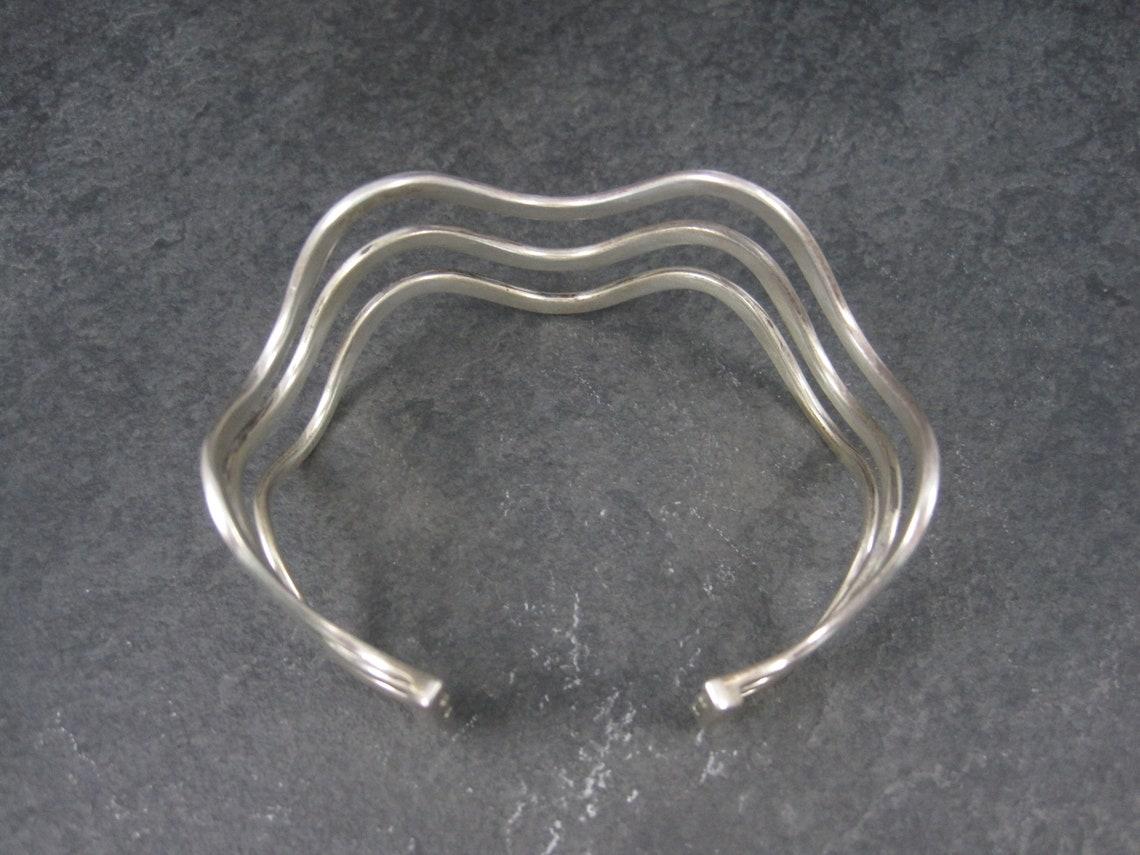 Pulsera brazalete ondulada de plata de ley vintage 7 pulgadas en Excelente estado para la venta en Webster, SD