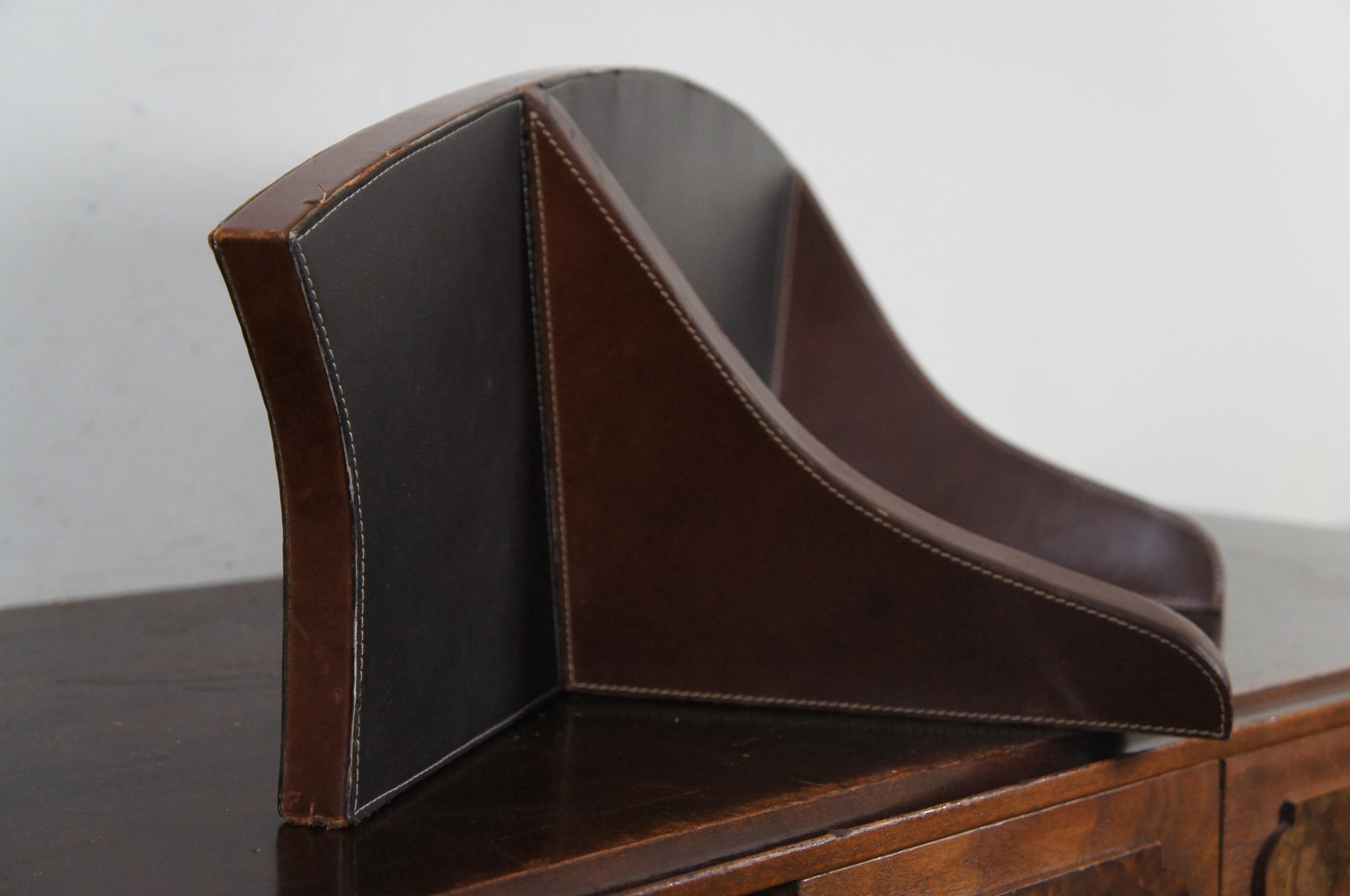 Vintage Stetson English Brown Leather Bow Front Wall Shelf Western Library In Good Condition For Sale In Dayton, OH