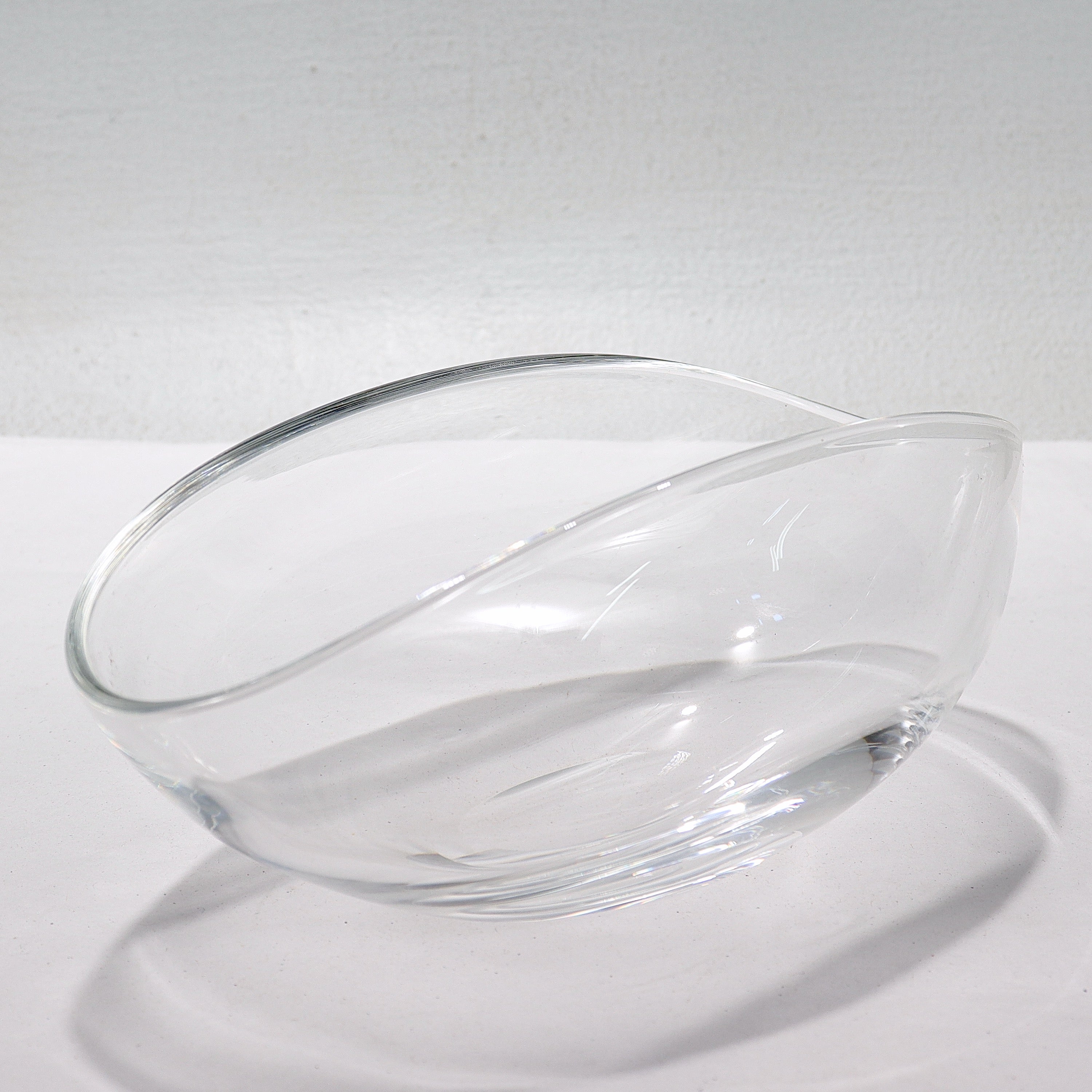 A fine vintage art glass bowl.

By Steuben.

In a folded oval shape.

Simply a great piece of Steuben glass!

Date:
circa 1980s

Overall Condition:
It is in overall good, as-pictured, used estate condition with no chips, cracks, or repairs, some