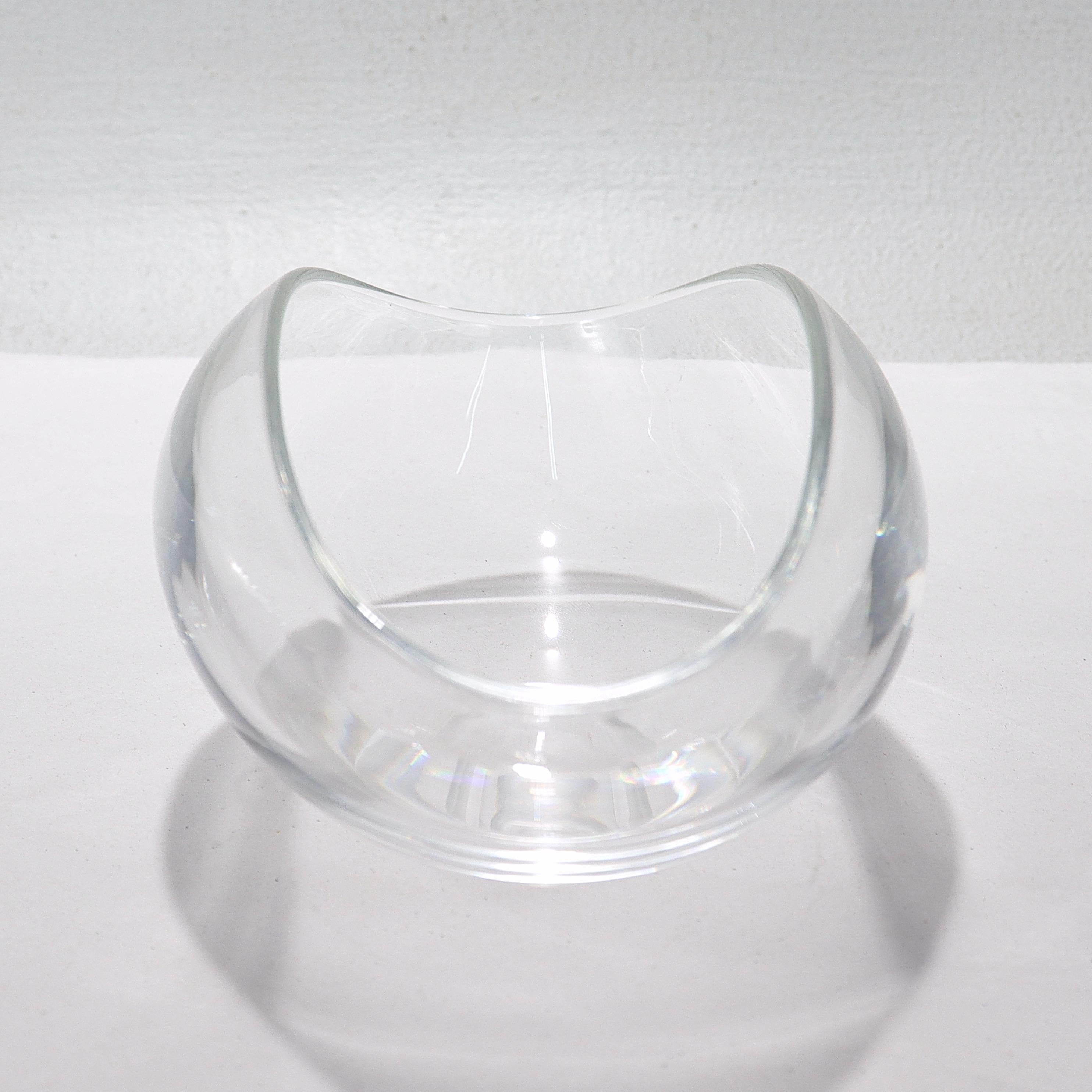 Ovale Schale aus Steuben-Kunstglas mit gefaltetem Deckel (20. Jahrhundert) im Angebot