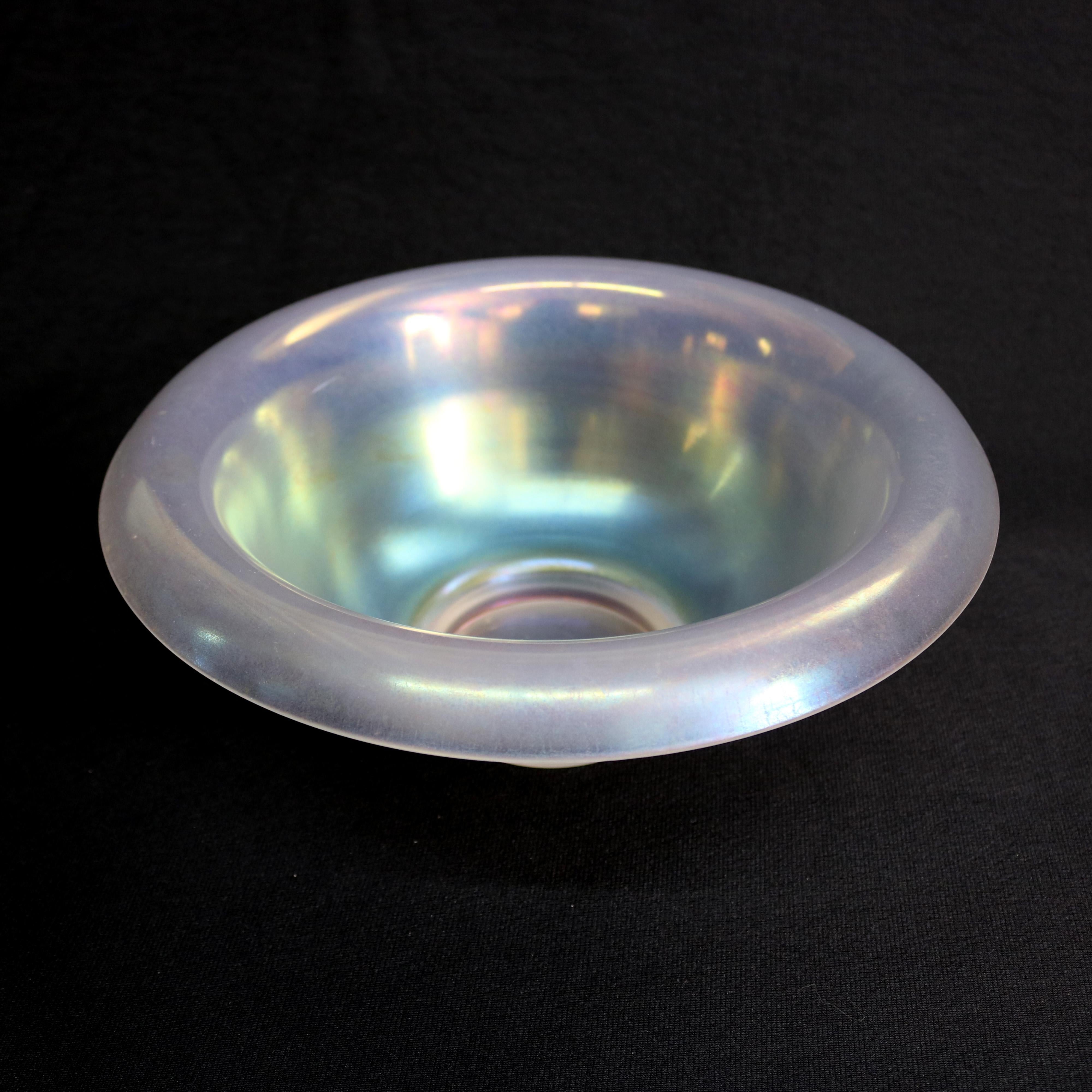 A vintage Steuben art glass Verre De Soie center bowl offers curved rim and iridized finish, circa 1950

Measures: 4.5