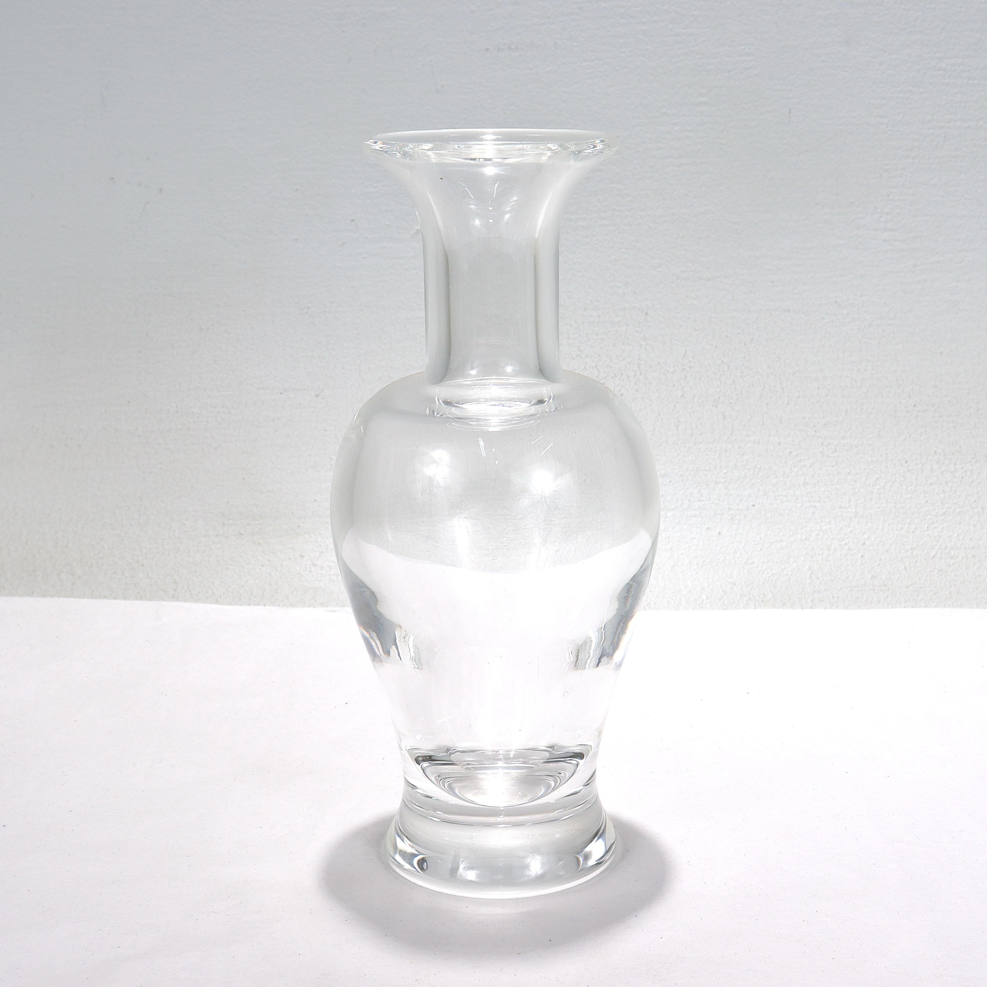 Américain Vase palais vintage en cristal ou en verre Steuben Modèle n° 8354 en vente