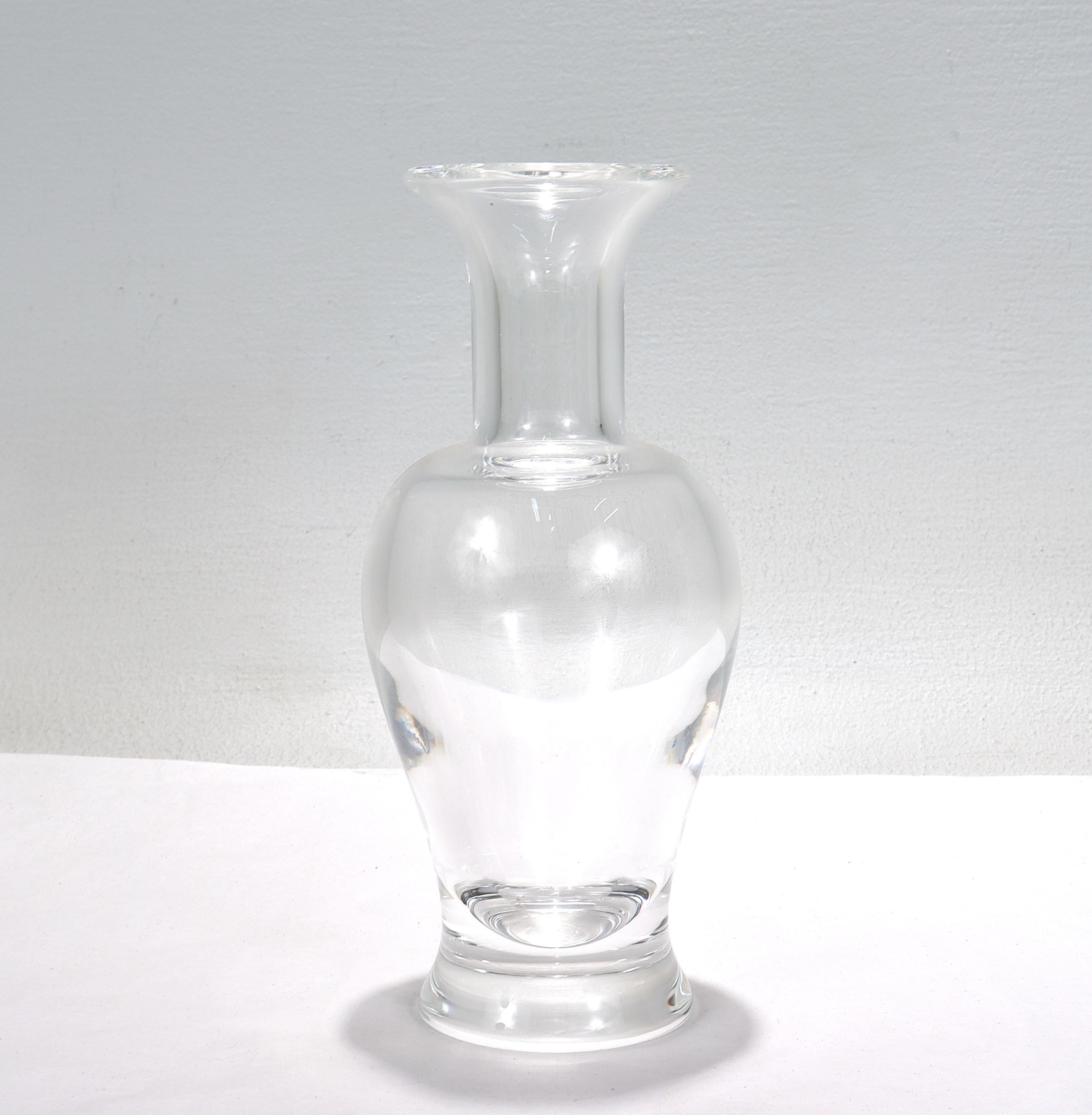 Vase palais vintage en cristal ou en verre Steuben Modèle n° 8354 Bon état - En vente à Philadelphia, PA