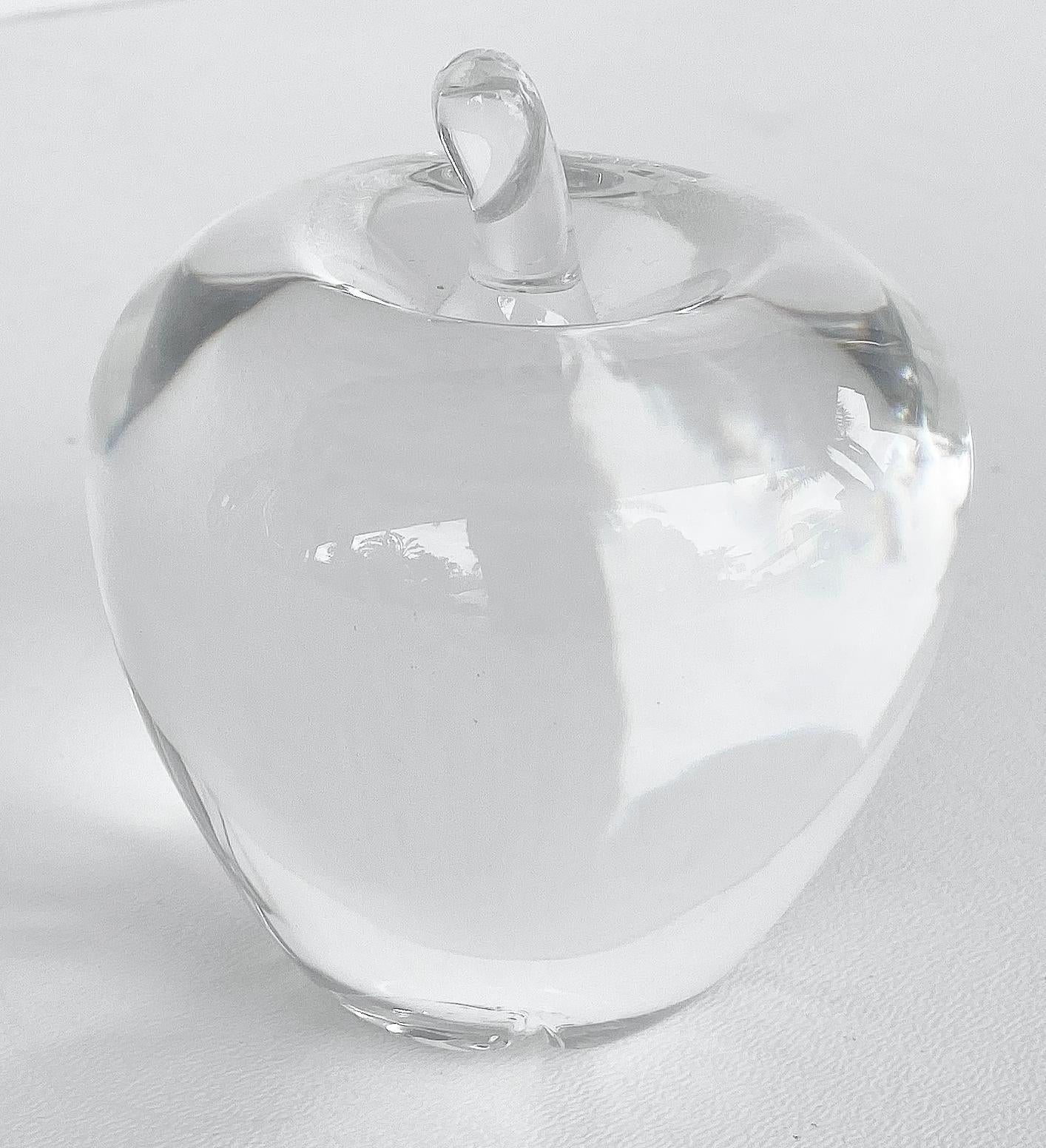 Vintage Steuben glass apple paperweight

Offered for sale is a Steuben Glass Apple Paperweight. Steuben is an American fine glass and crystal brand, which makes the highest-quality decorative collectibles and luxury housewares. The company was