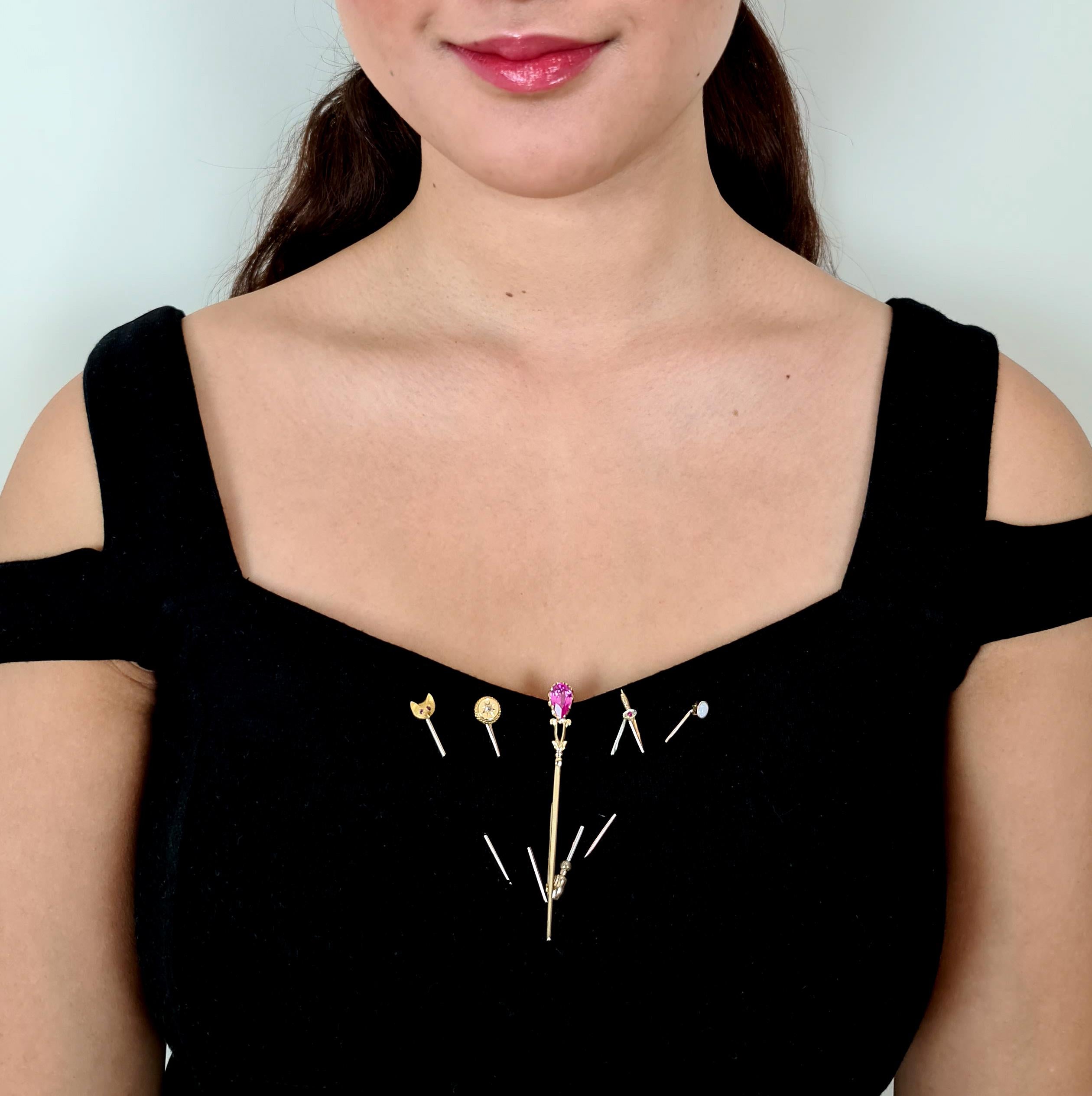 Rétro Épingle à cravate/cravate vintage, tête de renard avec yeux de rubis en or jaune 9 carats en vente
