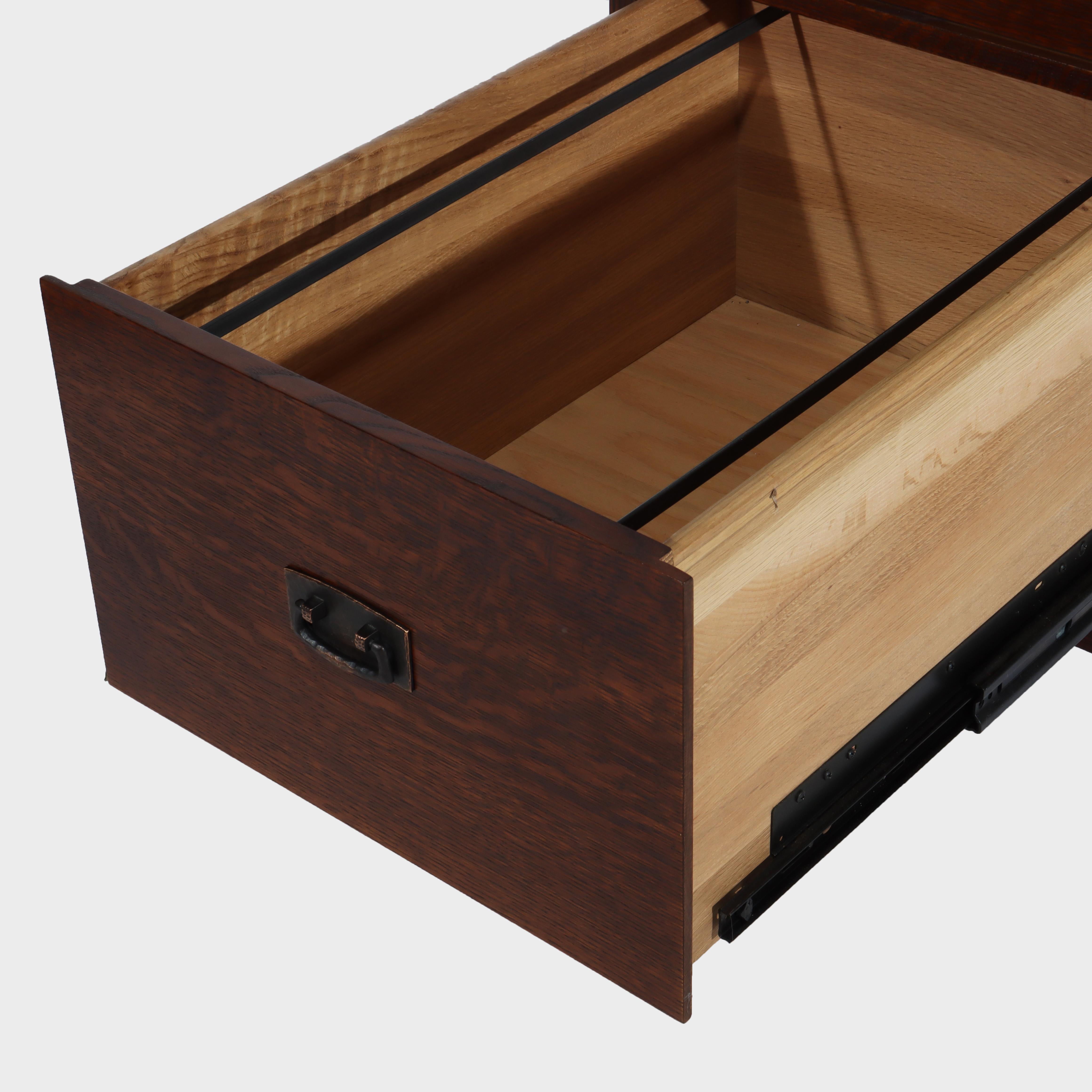 Vintage Stickley Arts & Crafts Mission Oak & Hammered Copper File Cabinet c1920 (20. Jahrhundert) im Angebot