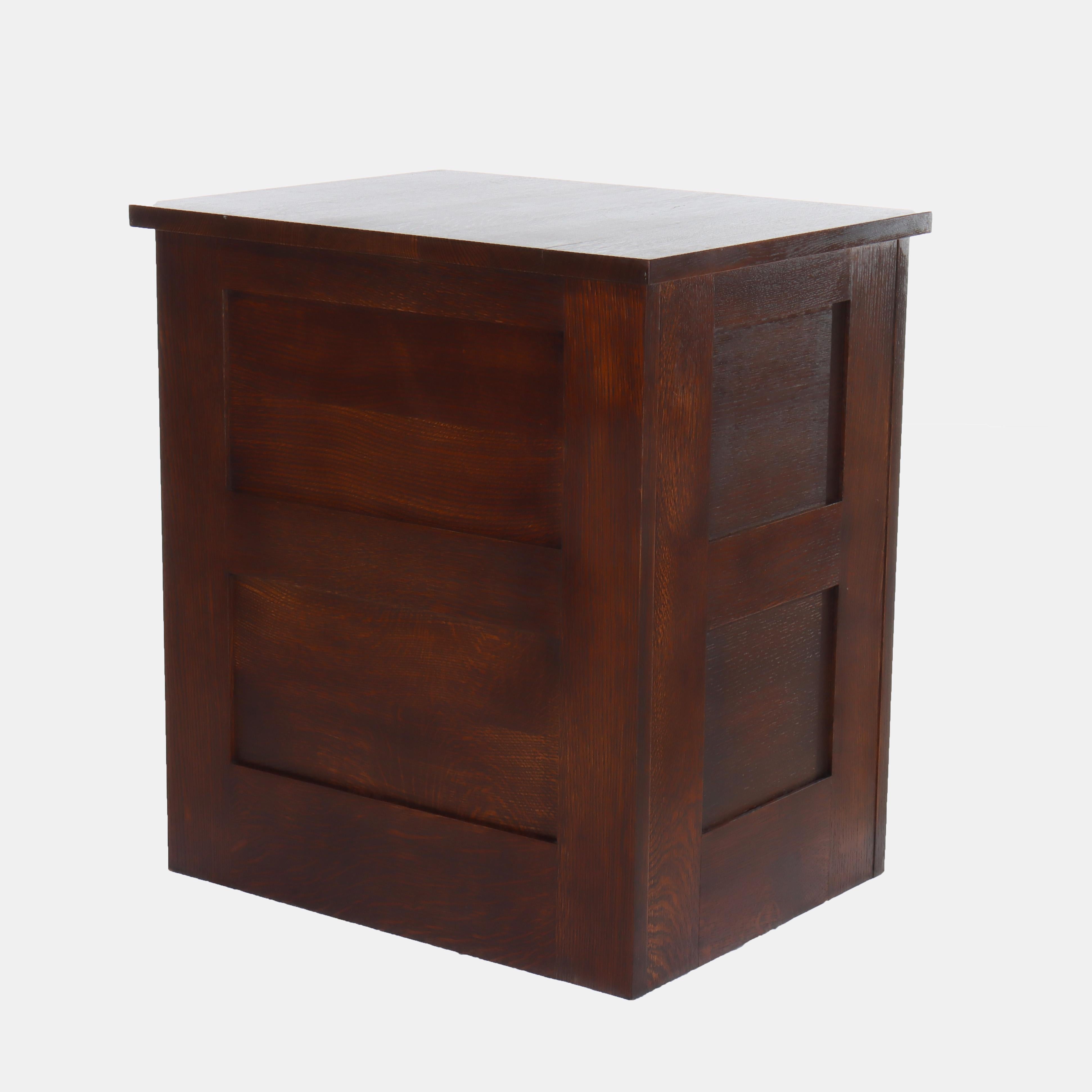 Vintage Stickley Arts & Crafts Mission Oak & Hammered Copper File Cabinet c1920 im Angebot 3
